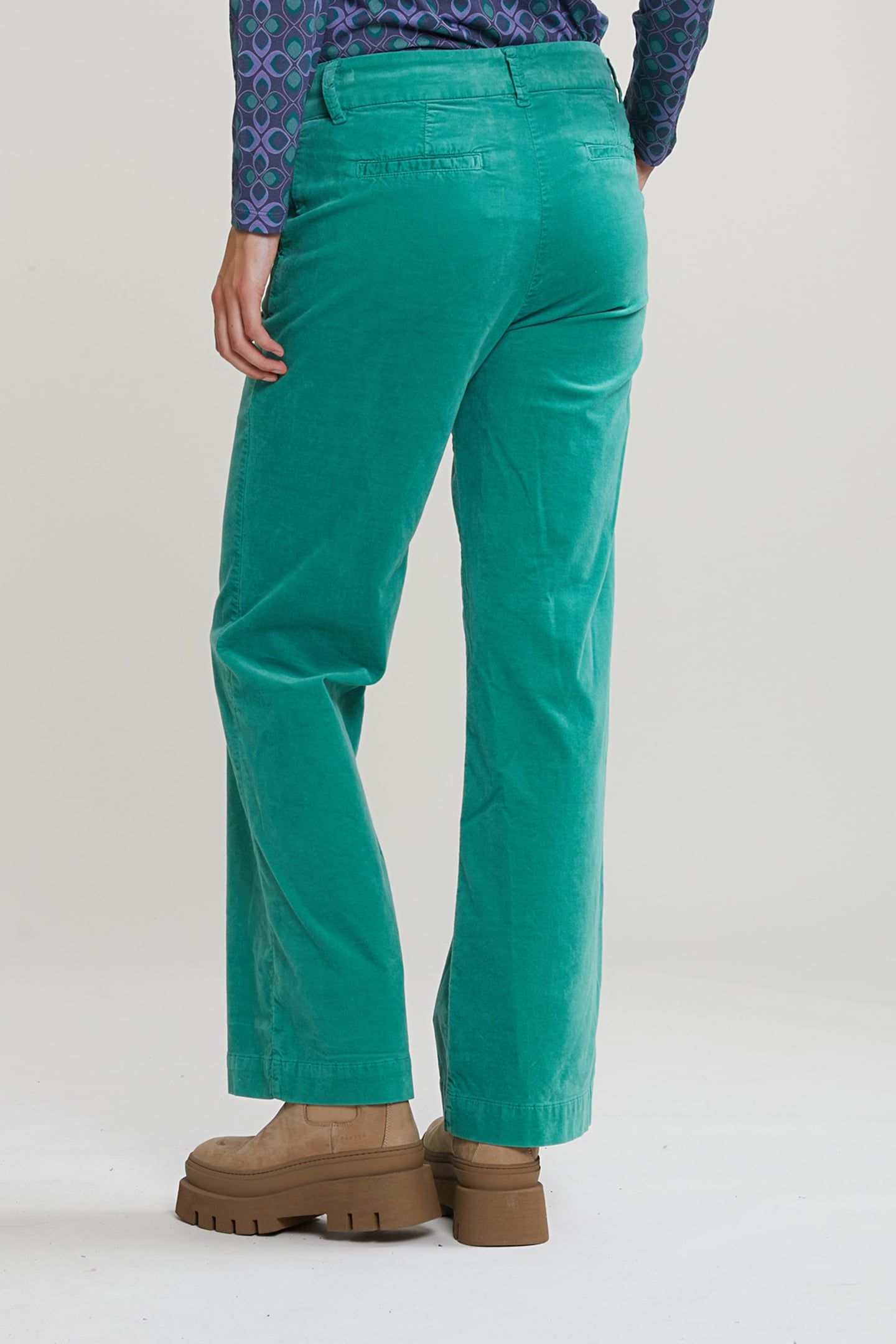 GREEN STRAIGHT VELOURS PANTS 2