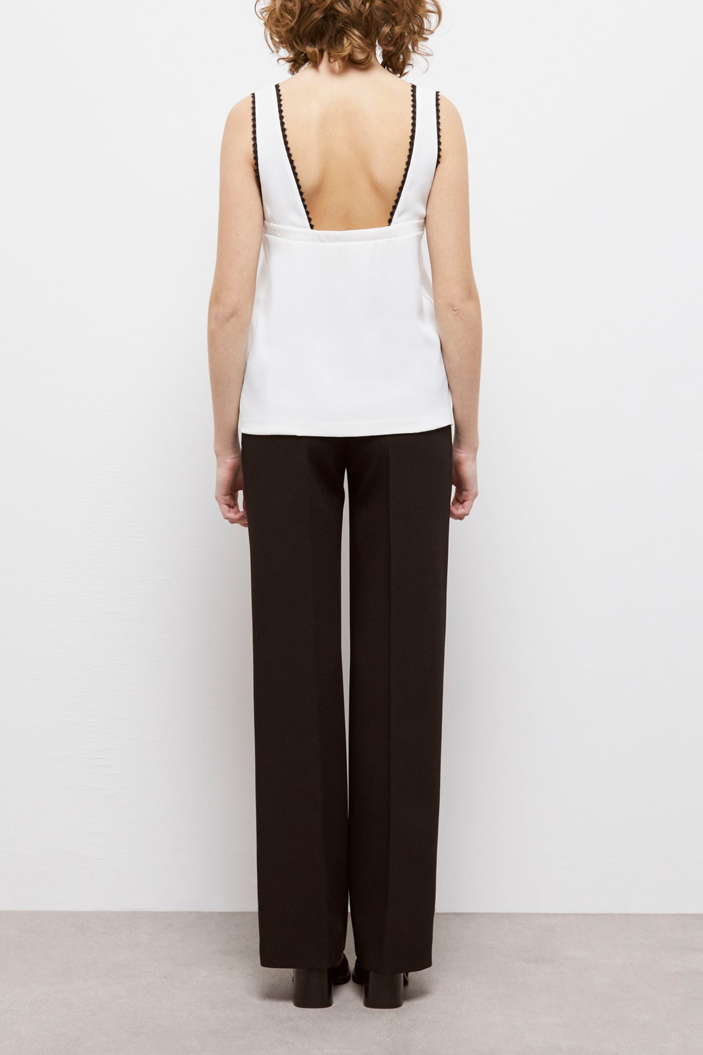 SLEEVELESS TOP WITH LACE DETAIL ECRU 3