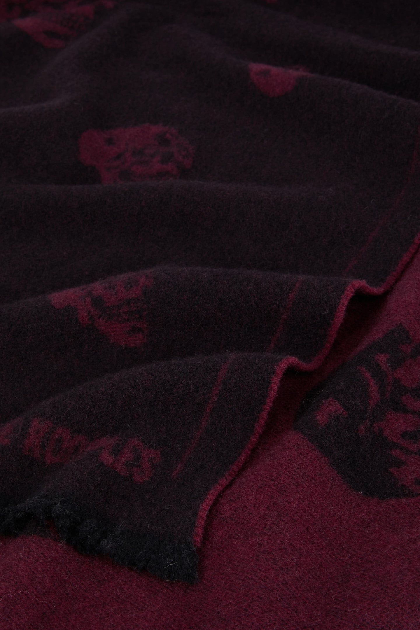 WOOL SCARF WITH SKULL PATTERN BLACK-BORDEAUX 3