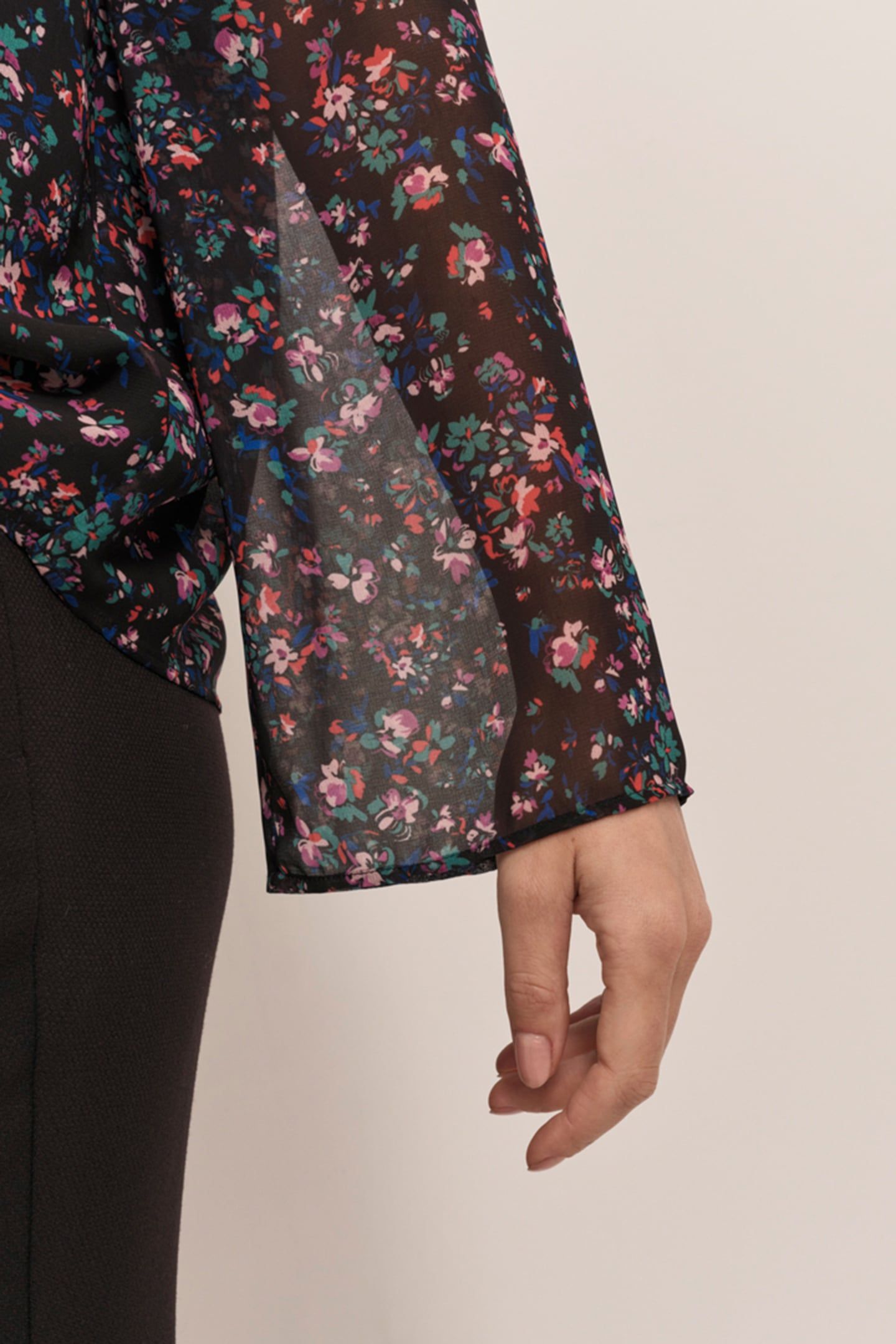 CERYX - BLACK BLOUSE WITH NIGHT GARDEN PRINT 5