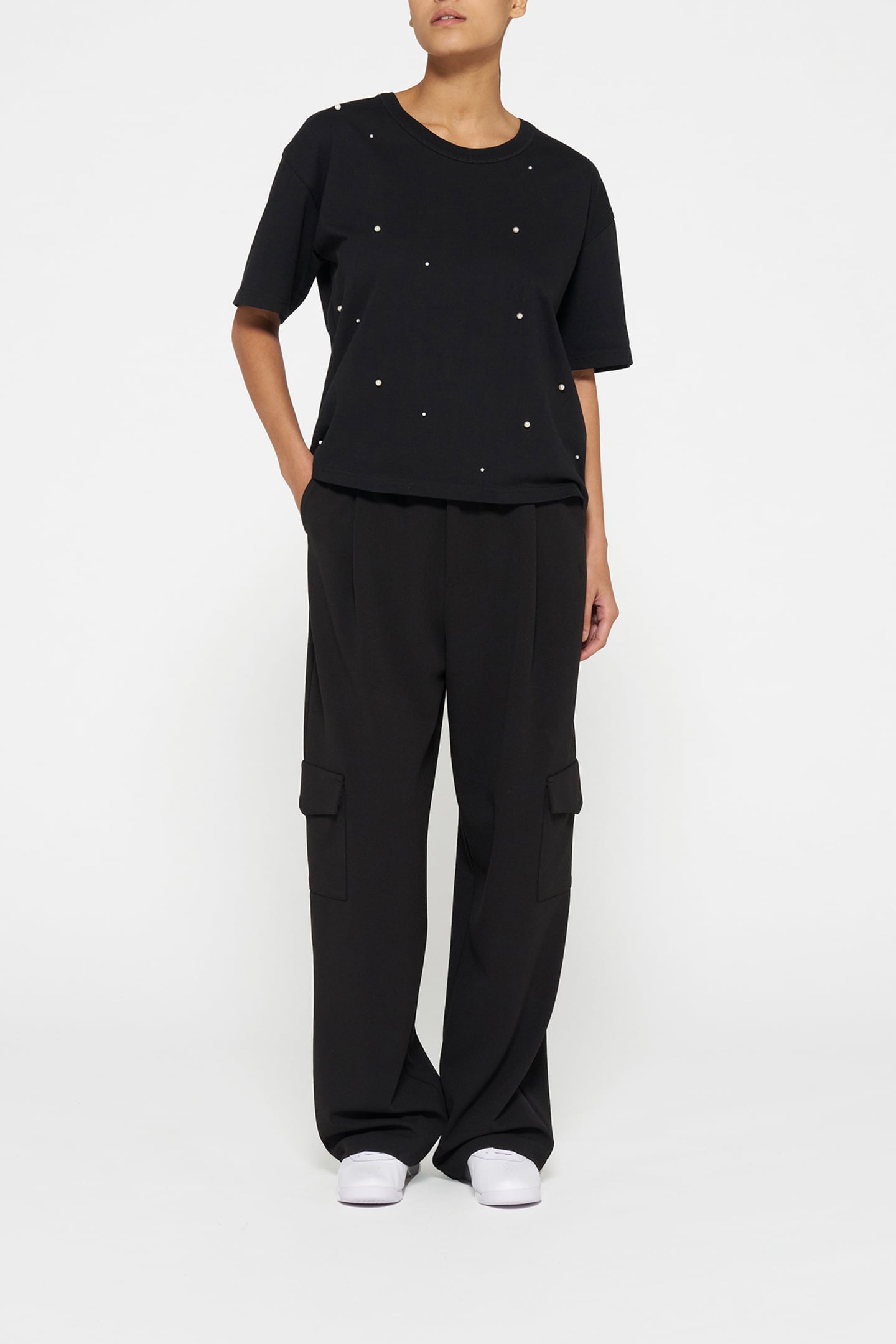 TEE PEARLS BLACK 2