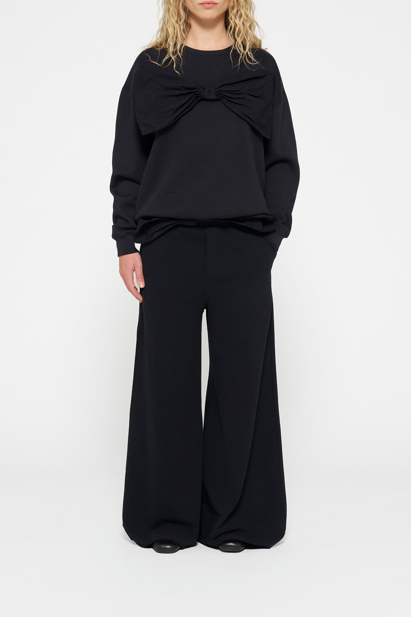 STATEMENT SWEATER BOW BLACK 2