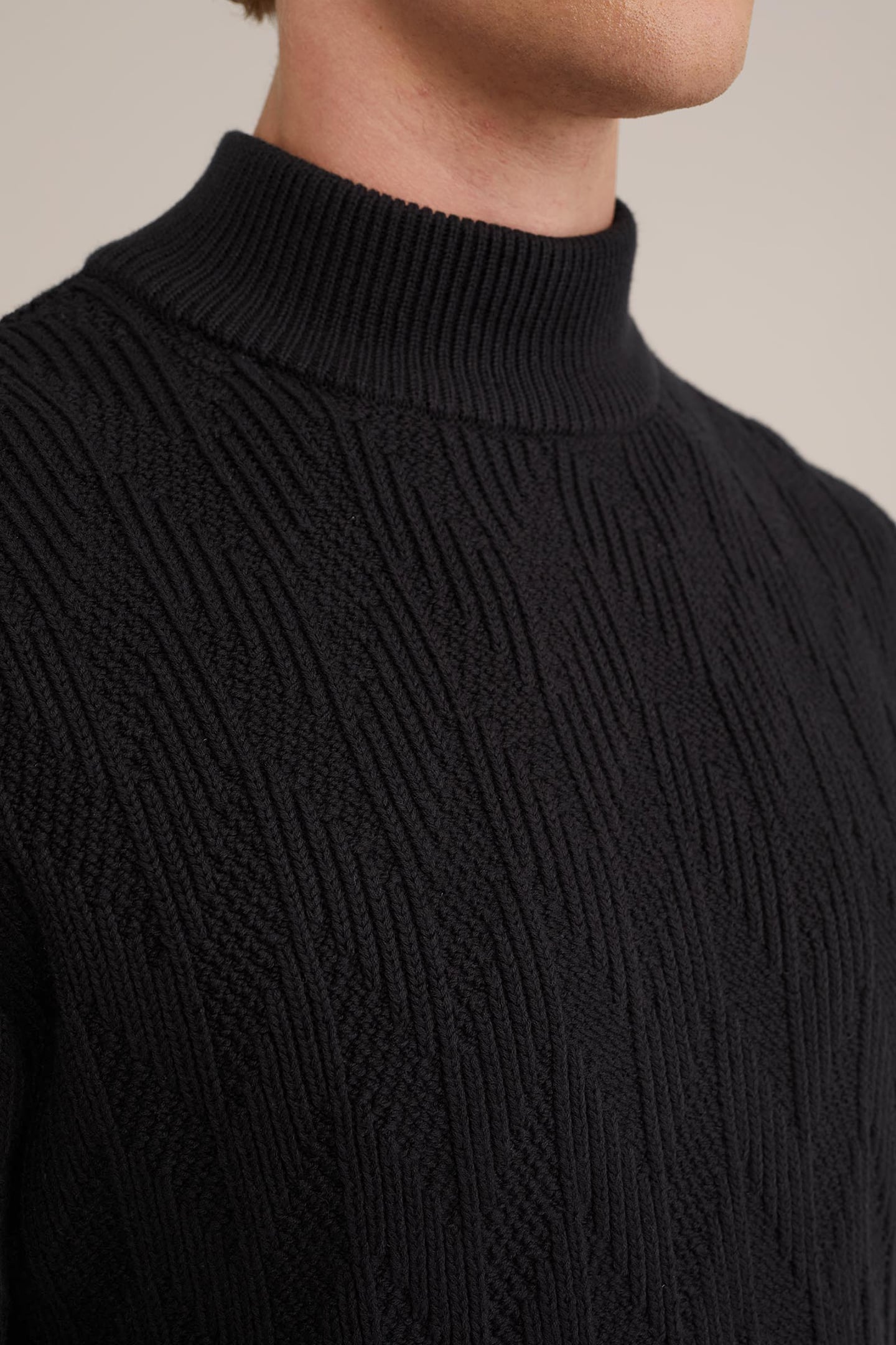 PULLOVER BLACK 5