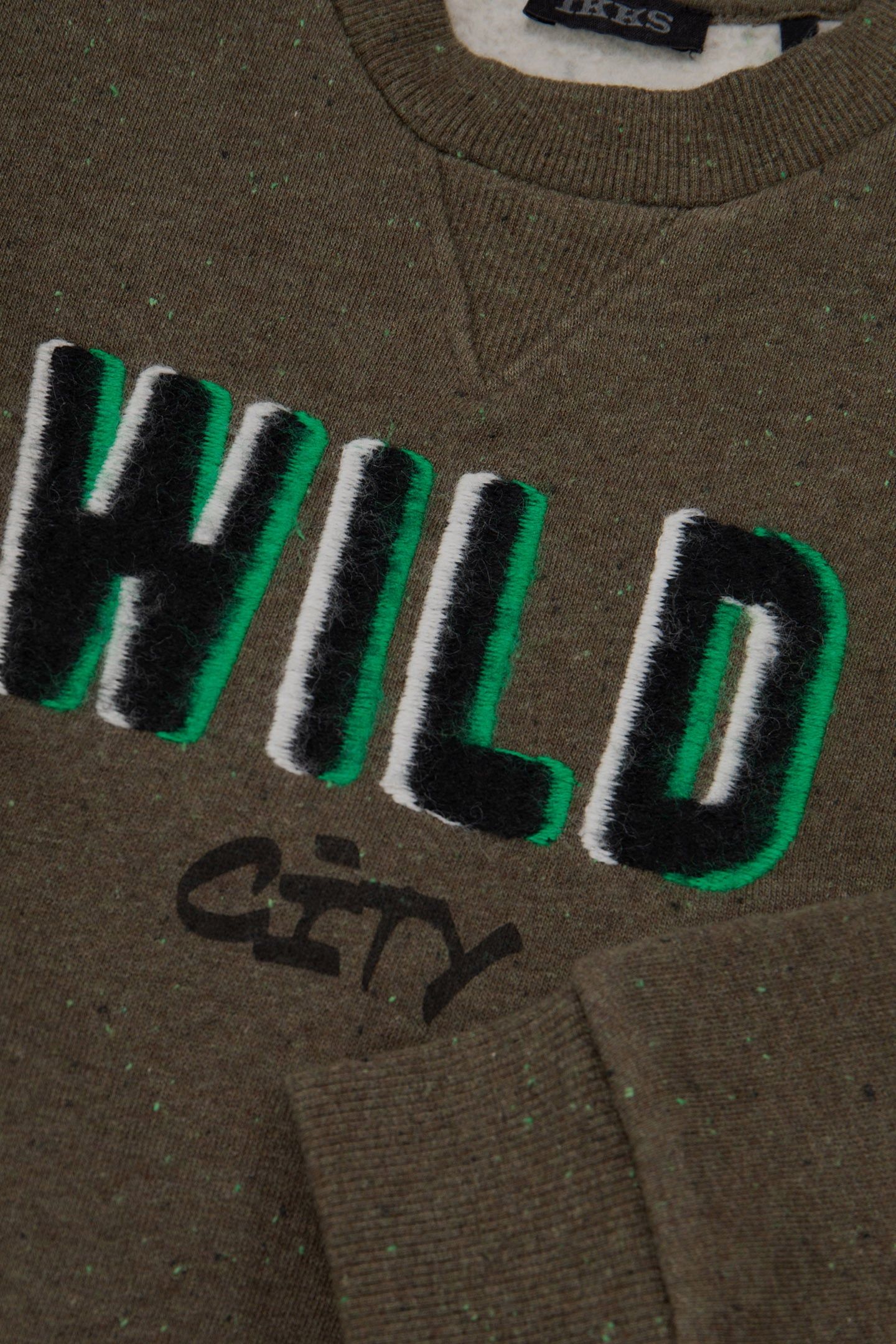 SWEAT KHAKI TYPO PUNCH NEEDLE EFFECT BOY 3