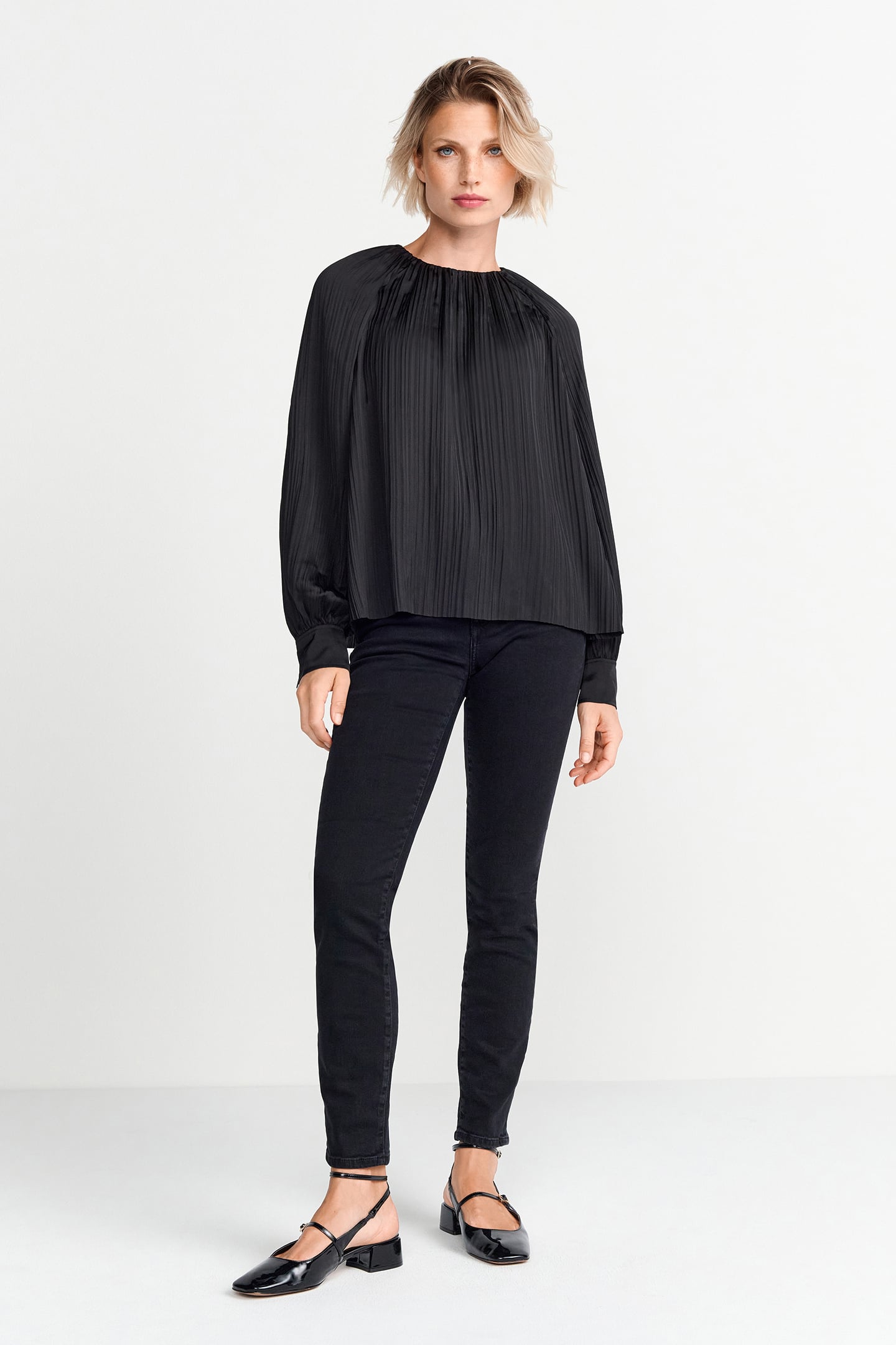 PLISSEE BLOUSE BLACK 2