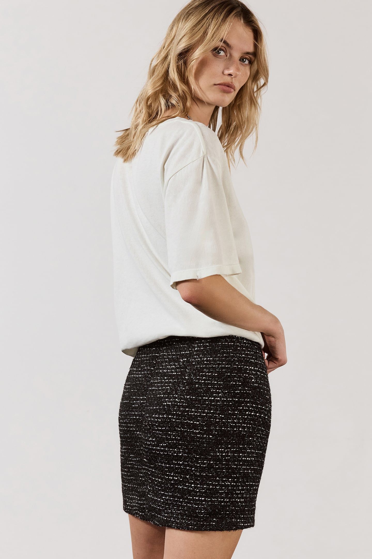 THE BLACK SPARKLY SHORT STRAIGHT TWEED SKIRT 2