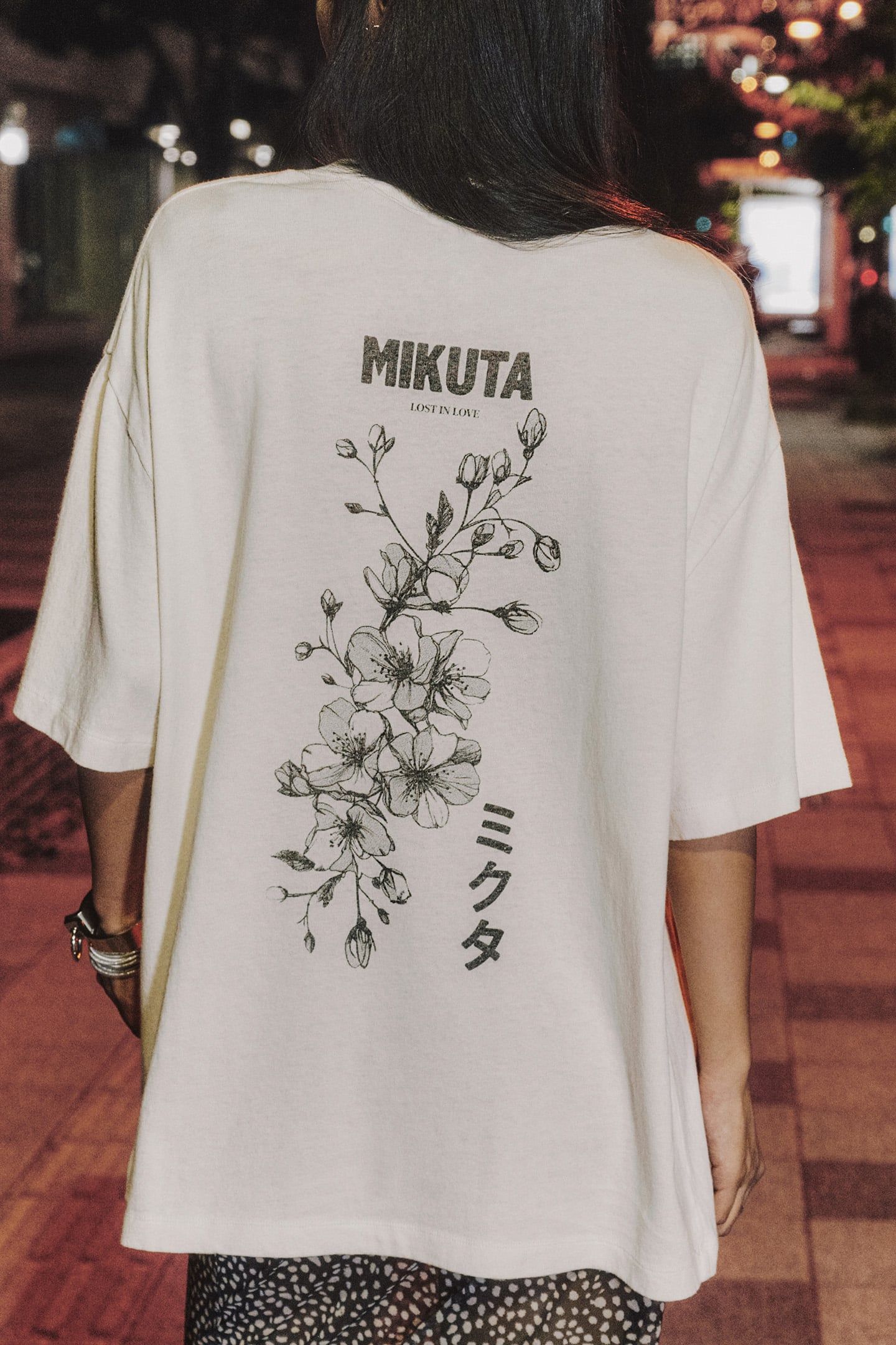 THE WHITE LOST IN LOVE UNISEX T-SHIRT 3