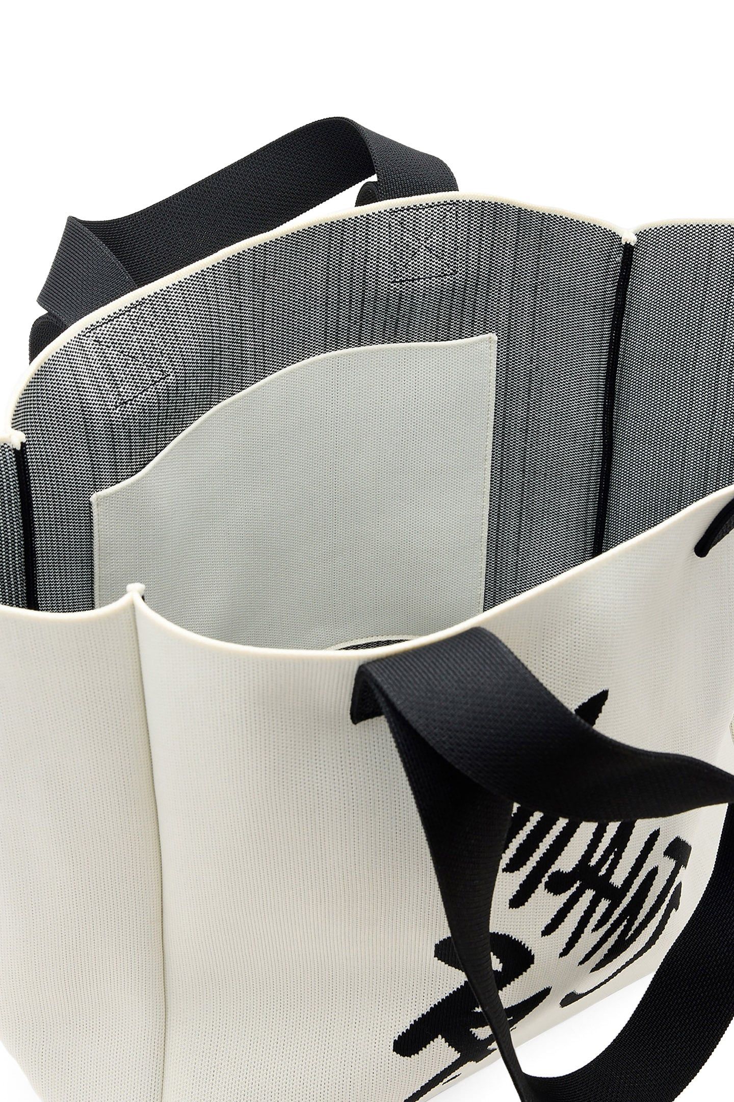 IZZY SPRAY E/W TOTE WHITE 6