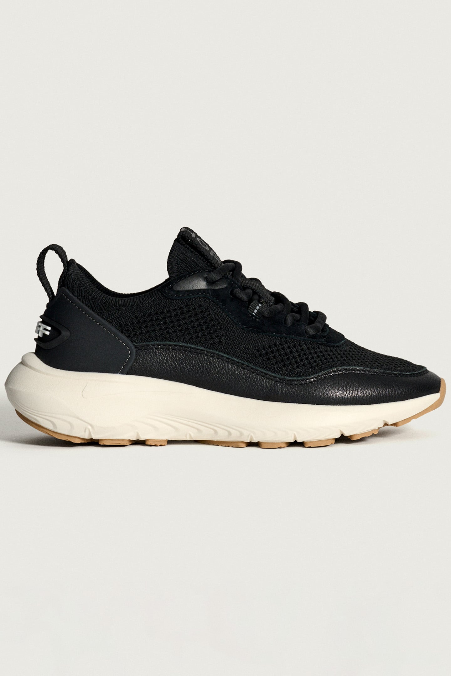 TRAVELLER SNEAKER BLACK 1