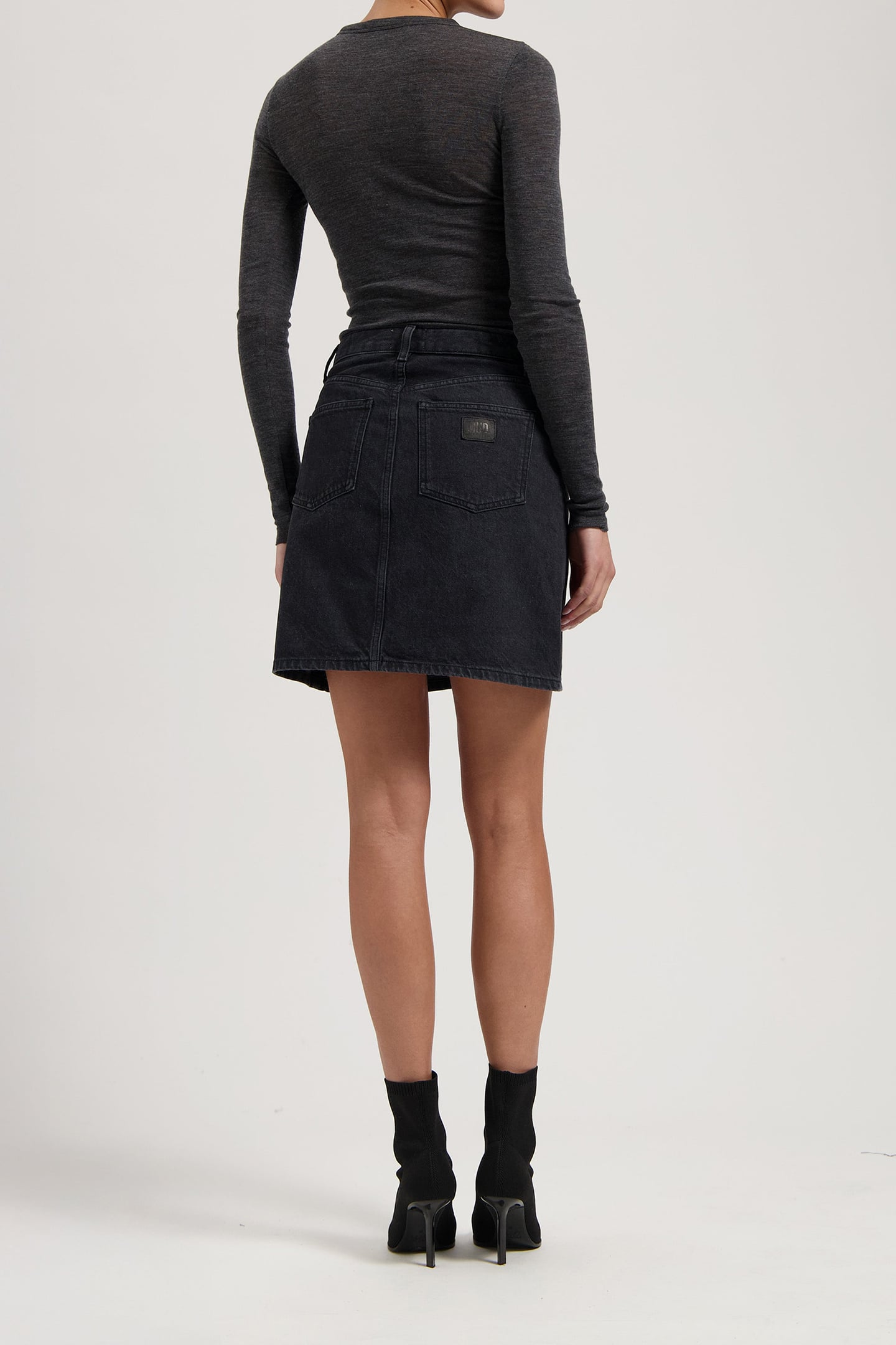 AUDRY MINI SKIRT BLACKDIP 4