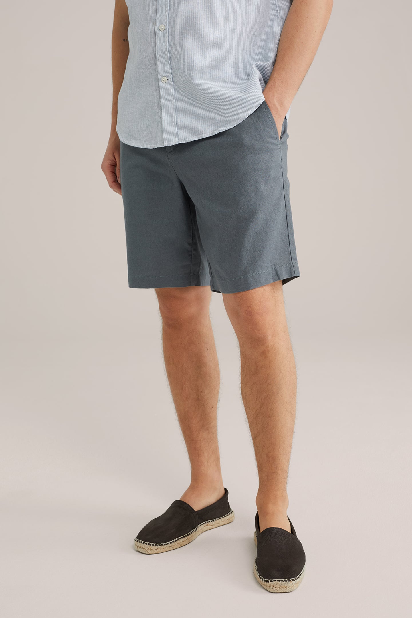 SHORT GREYISH GREEN 1