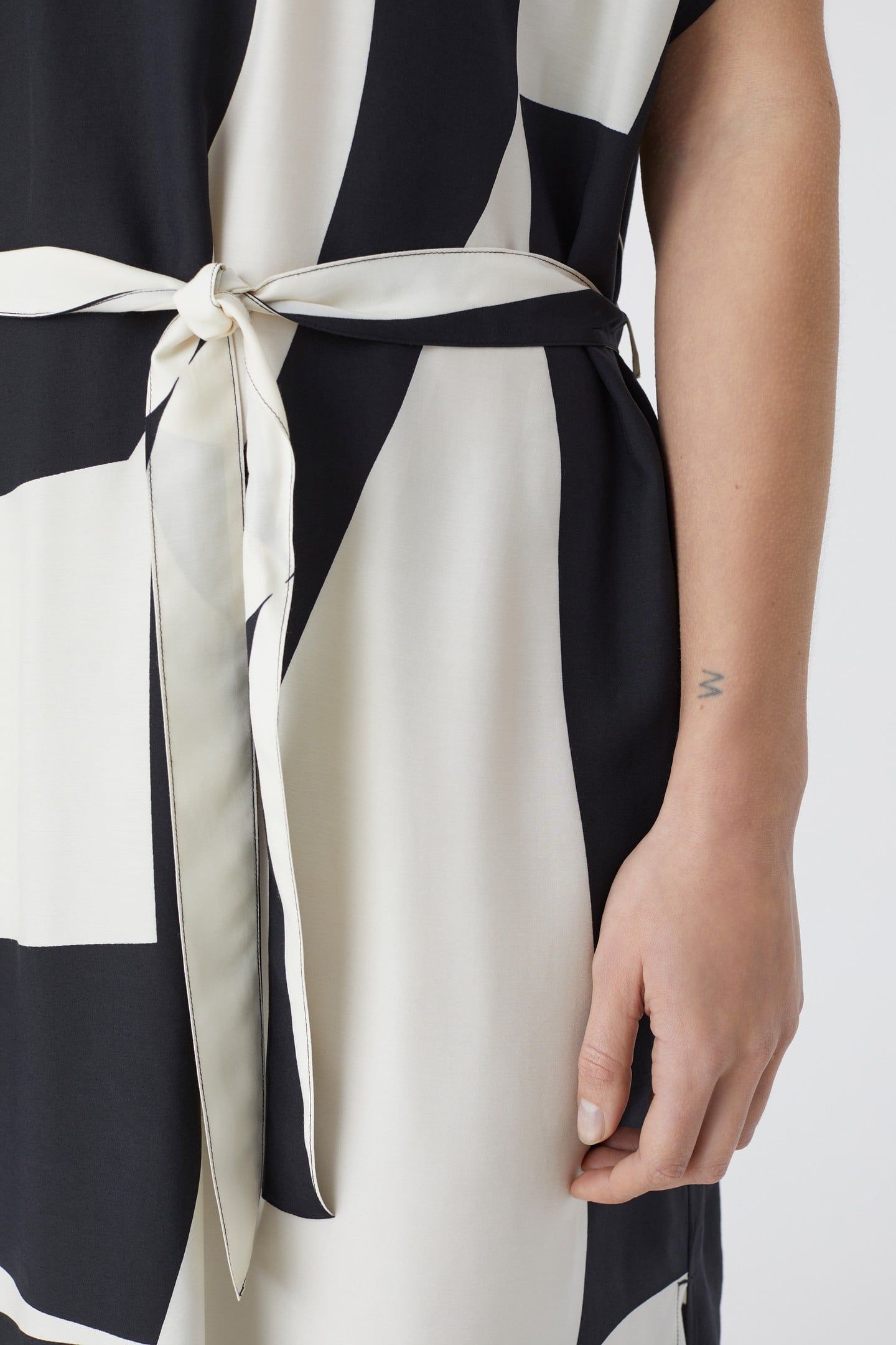 SHIFT DRESS BLACK 6