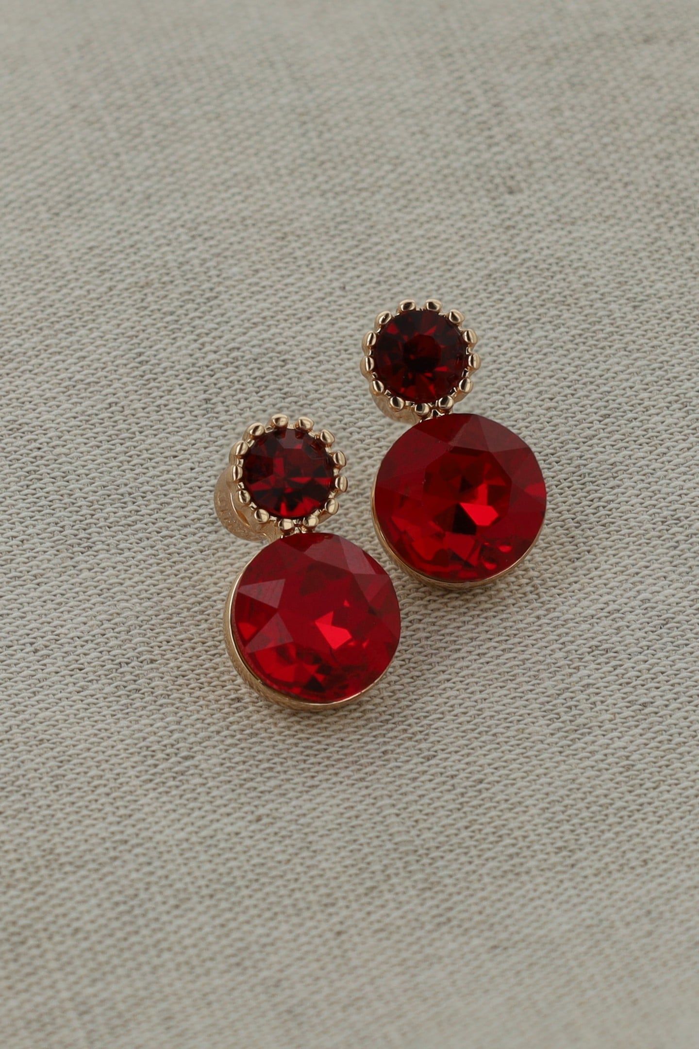 OPHELIA EARPINS SIAM 4