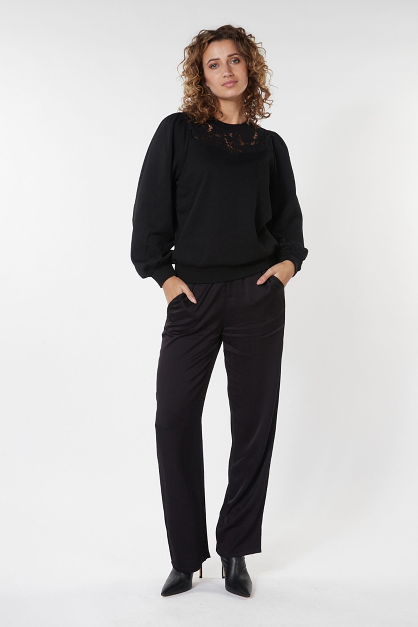 SWEATER LACE BLACK 2