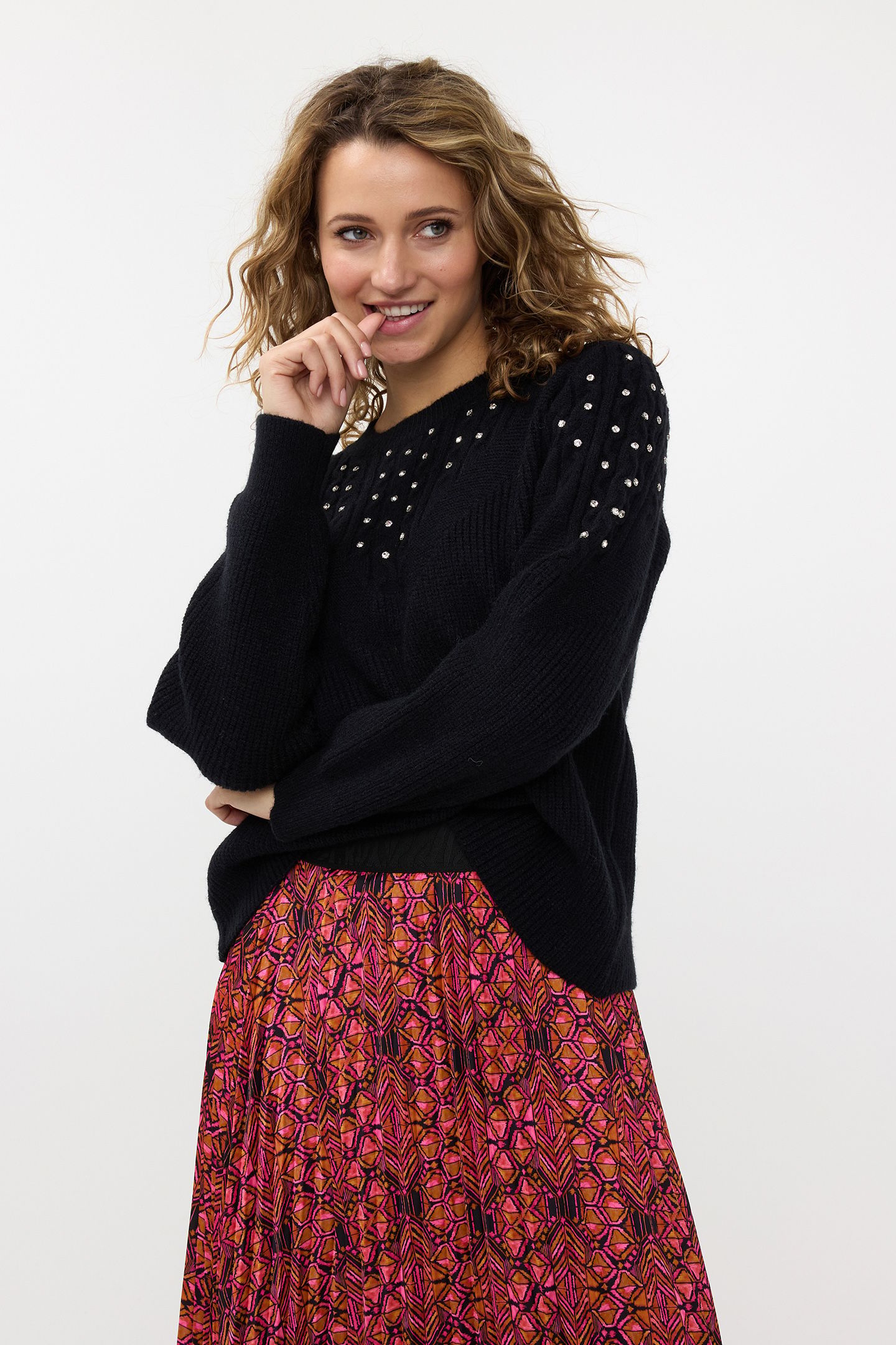 SWEATER V STONES BLACK 1