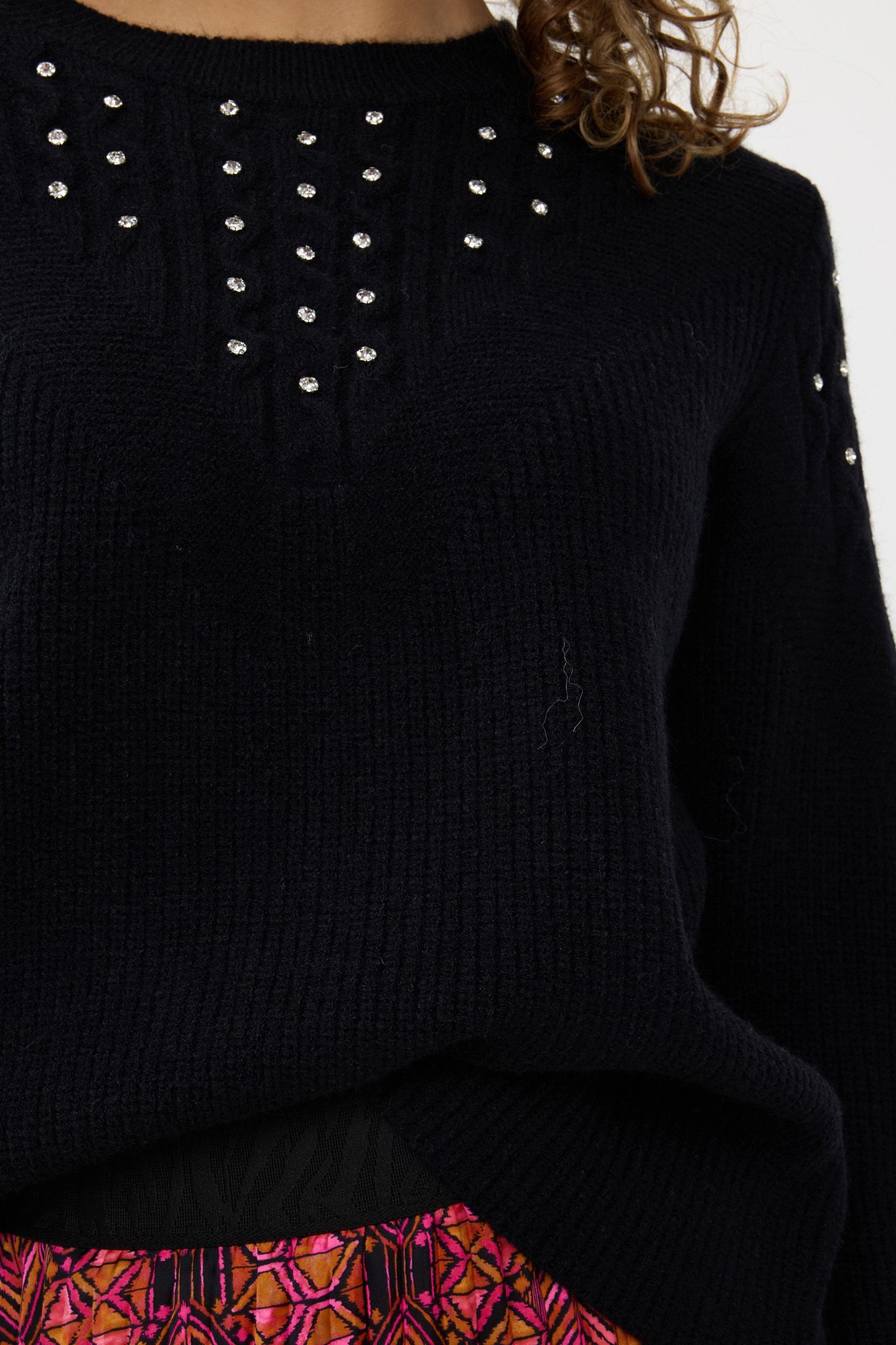 SWEATER V STONES BLACK 6