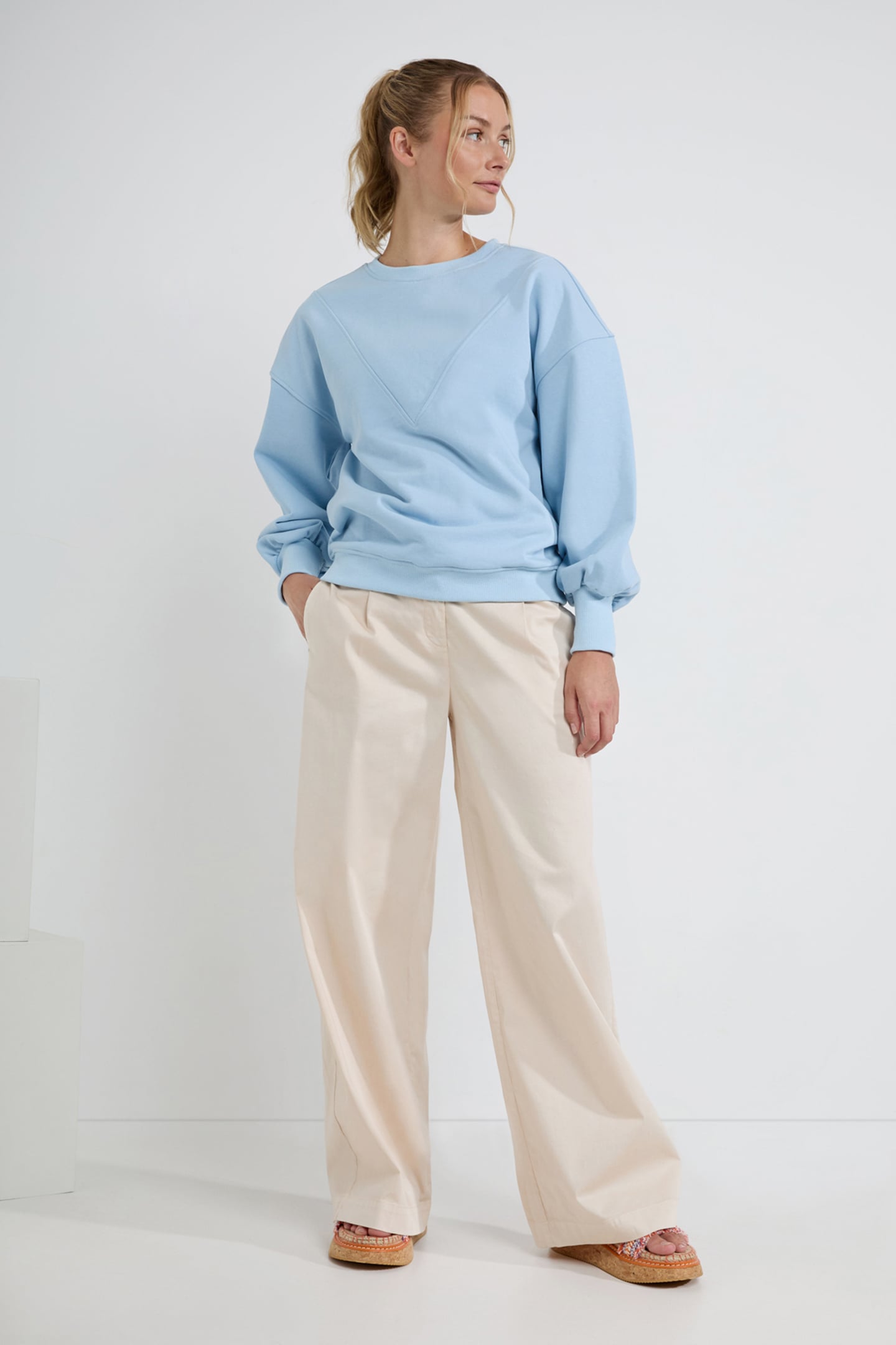 DONOVAN SWEATER LIGHT BLUE 2