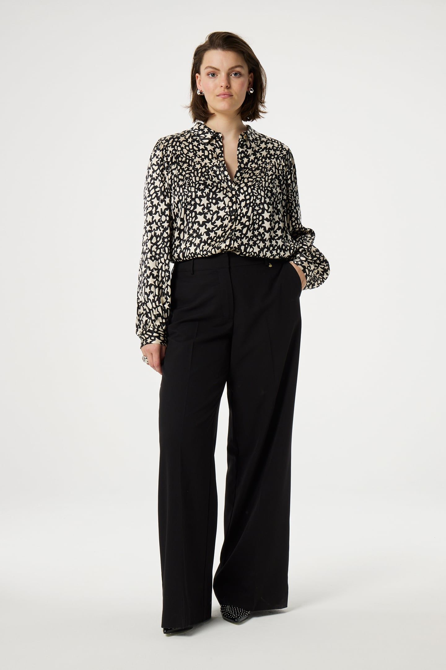 NINA BLOUSE BLACK/CREME BRULEE 2