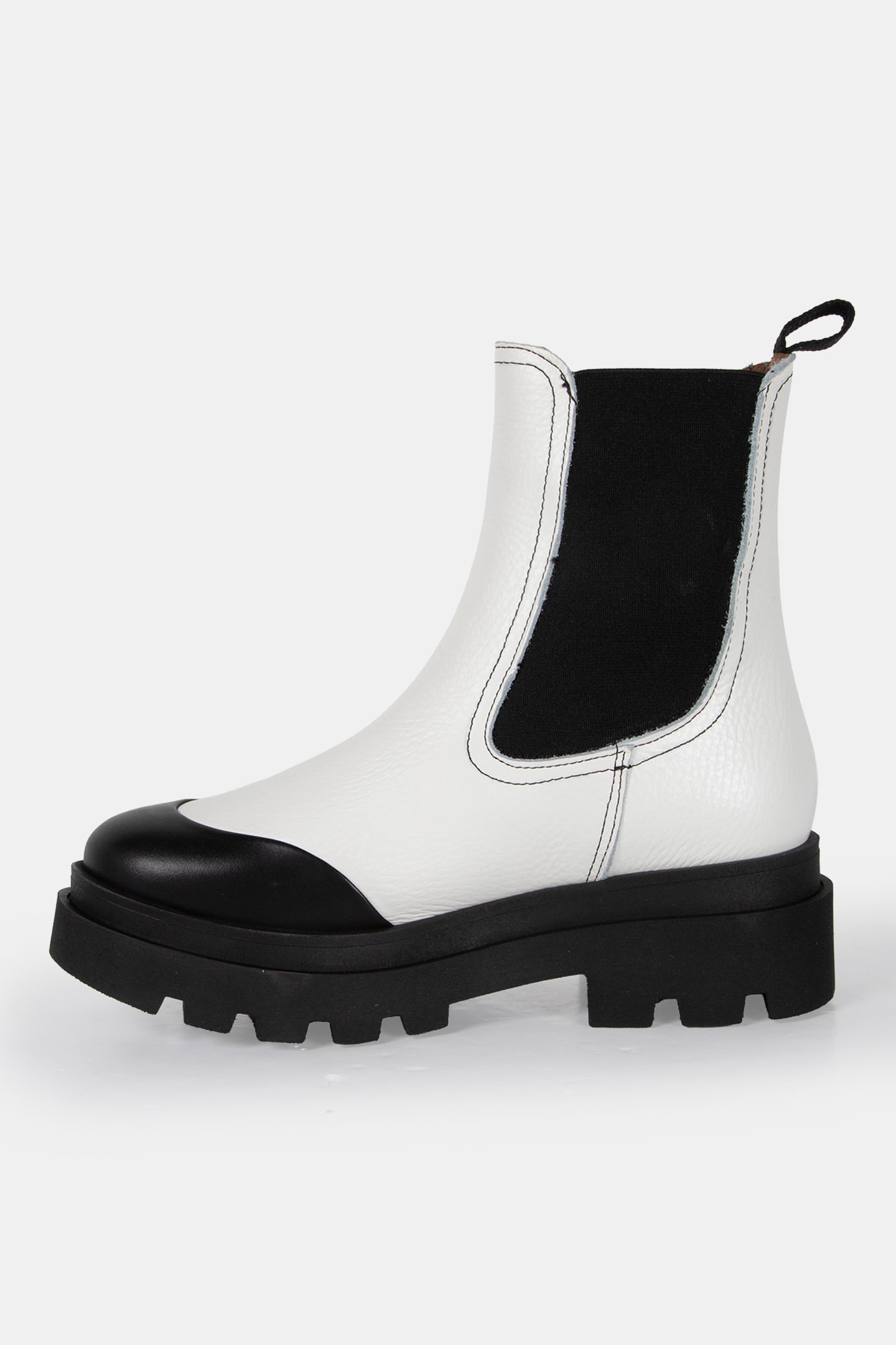 PRAAG WHITE / BLACK 2