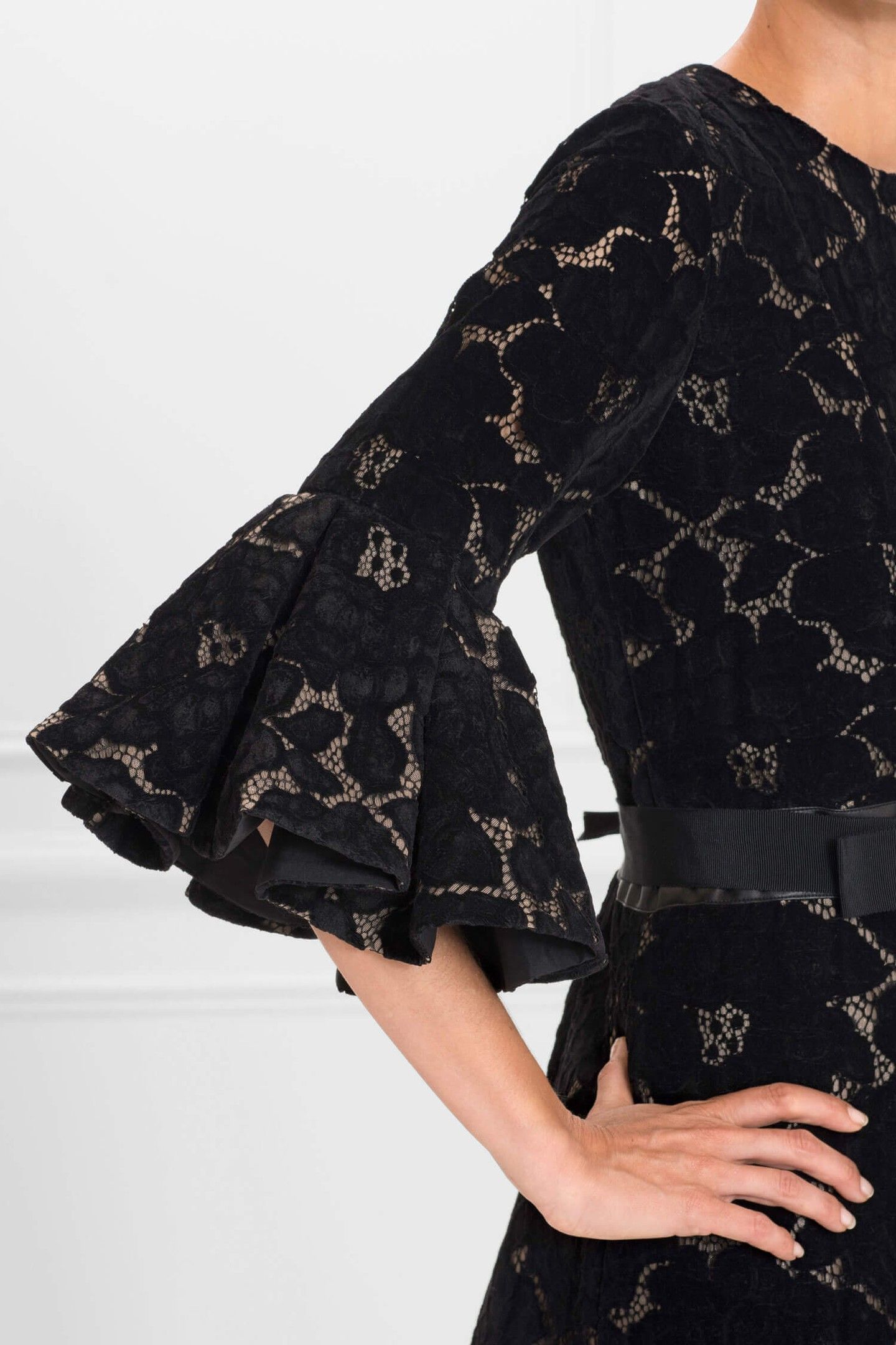 SEREINE BLACK 4
