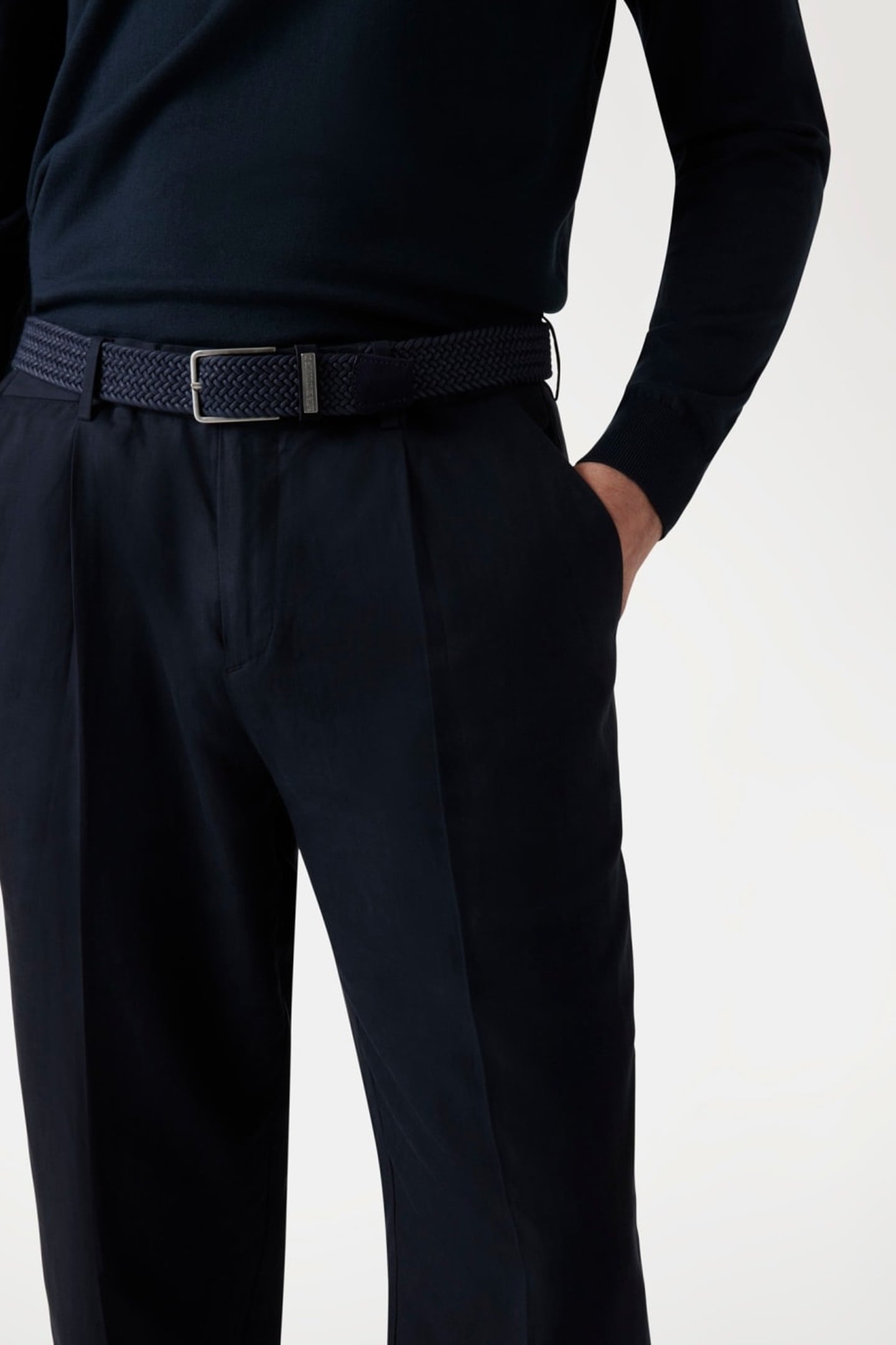 MARCIANO BY GUESS MAX PLEATED REG CHIN NAVY SEA 6