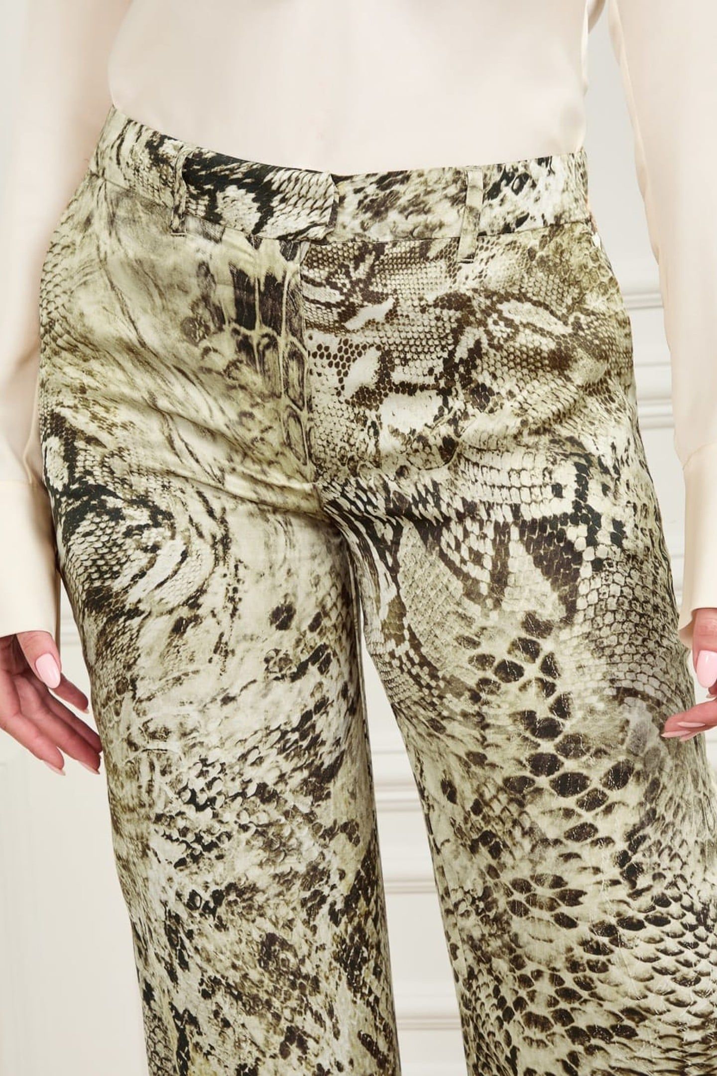 MARCIANO BY GUESS GISELLE STRAIGHT PAN JUMBLE SKIN PRINT 9