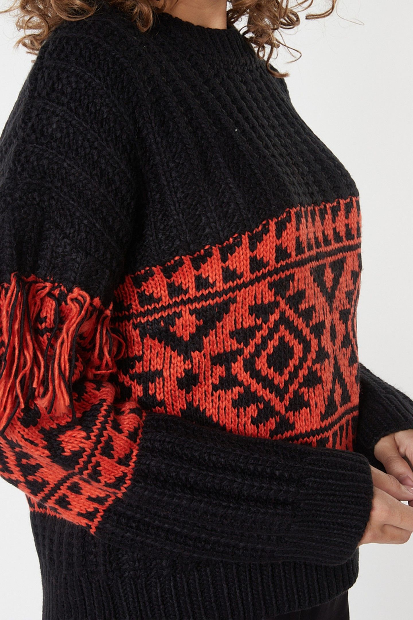 SWEATER JACQUARD FRINGES BLACK / RED 3