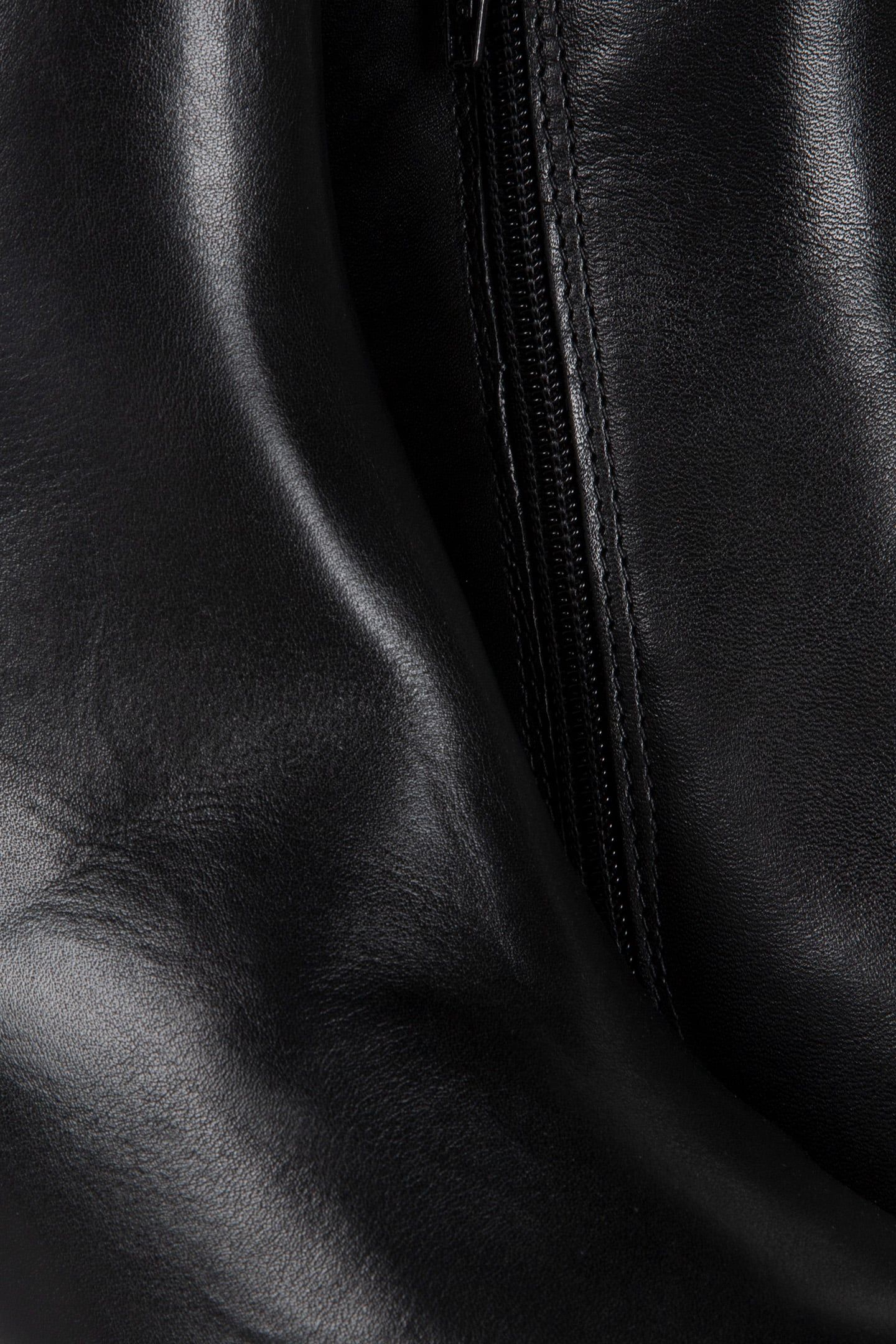LEON BLACK 5