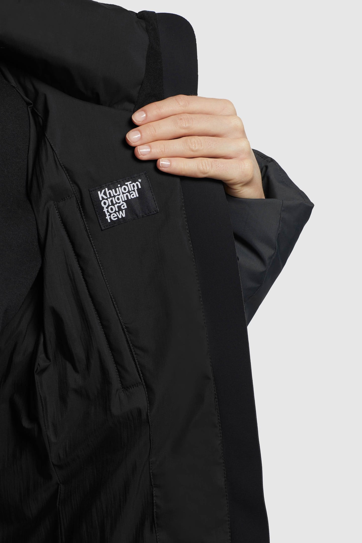 TANARE2 BLACK 7