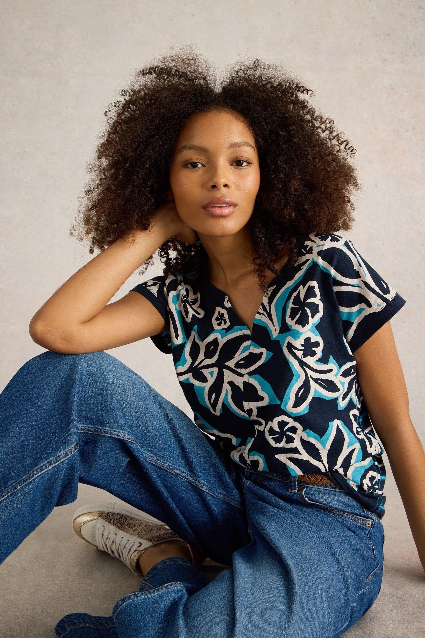 NELLY NOTCH NECK TEE NAVY PRINT 6