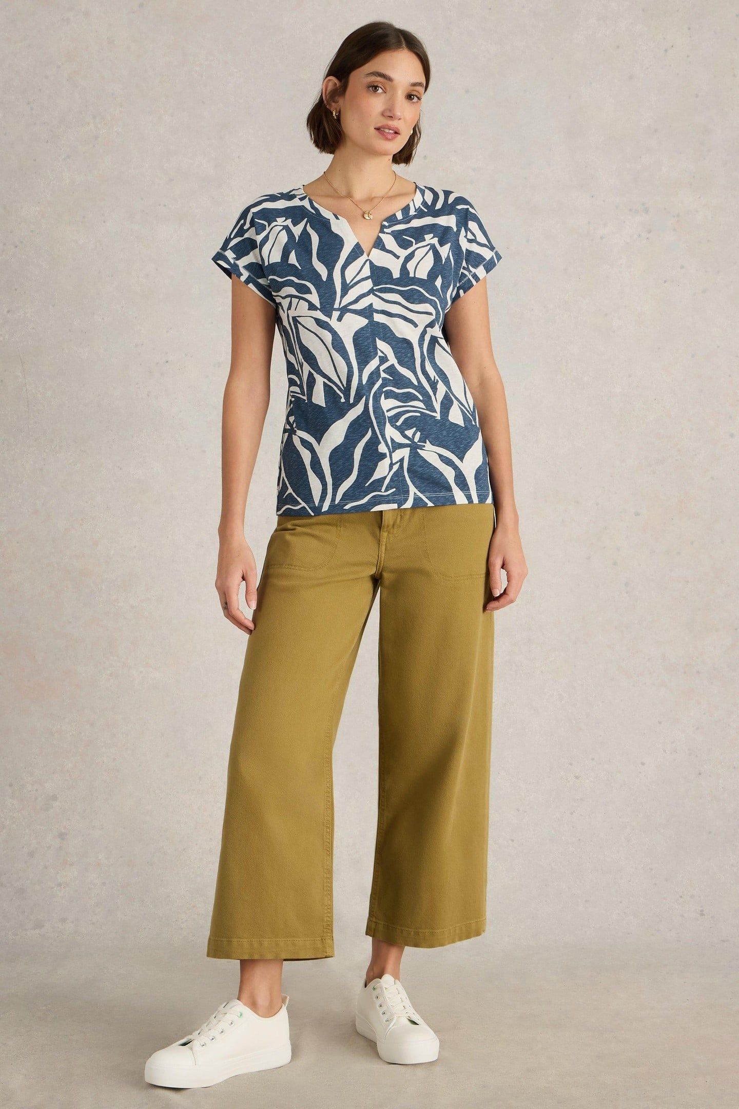 NELLY NOTCH NECK TEE NAVY PRINT 1