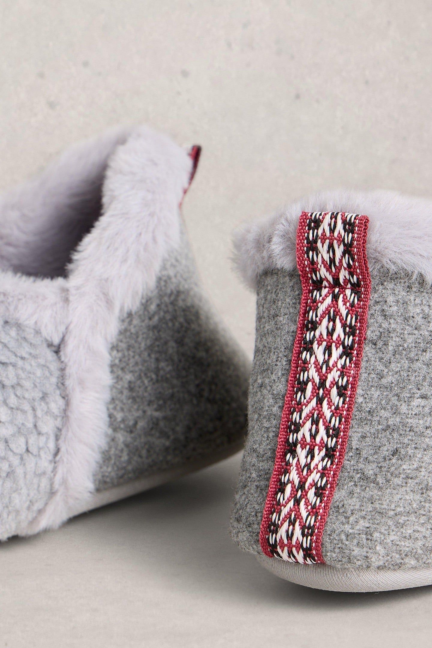 REYA CLOSED BACK SLIPPER LIGHT GREY 3