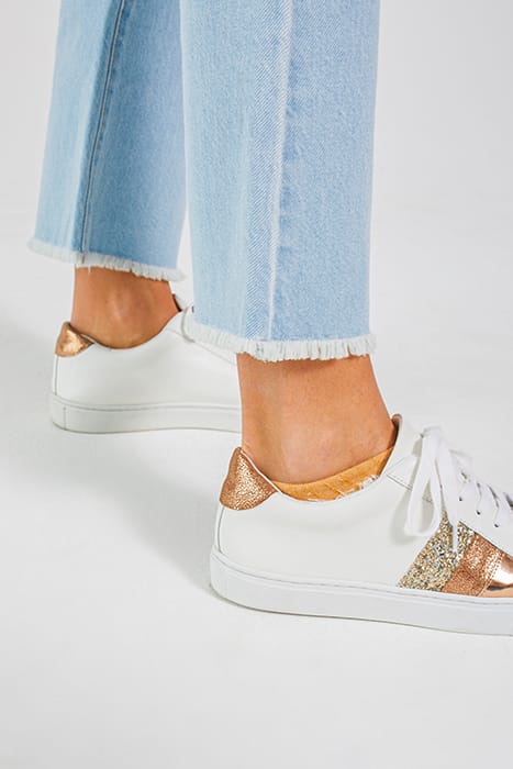 BLUE CROPPED JEANS WITH FRAYED CUFFS 5