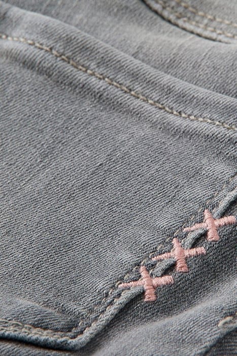 SEASONAL ESSENTIALS CHARMANTE SKINNY JEANS — SHORELINE 3