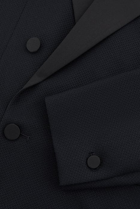 DEAL-DB NAVY BLAZER — THE MODEL IS WEARING A SIZE 38 7