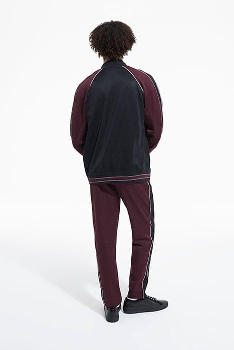 JOGGING AVEC BANDES CONTRASTEES ET PIPING BURGUNDY 4