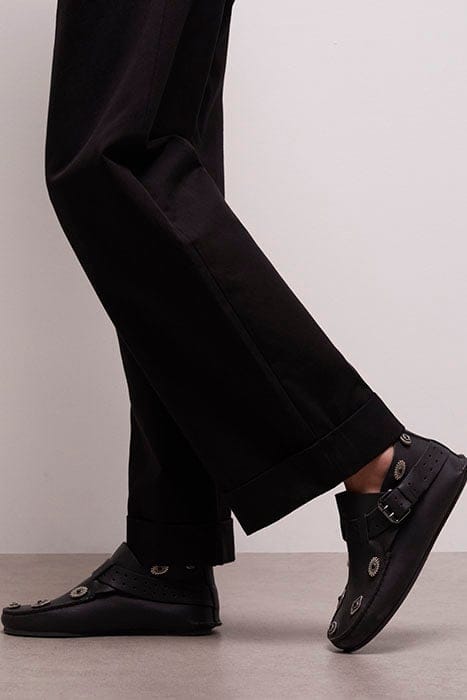 CHAUSSURES EN CUIR AVEC RIVETS EN METAL BLACK 2