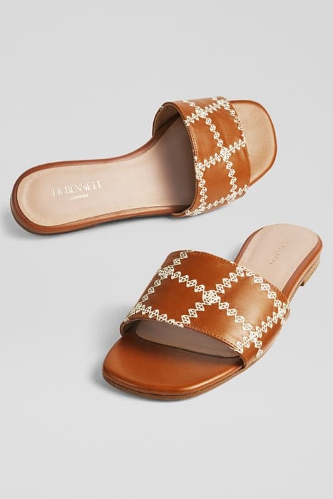 FLS SLIPPERS SADDLE 3