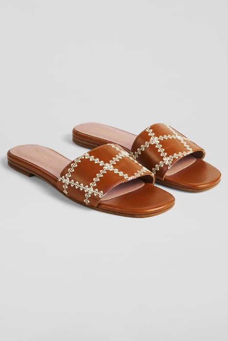 FLS SLIPPERS SADDLE 2