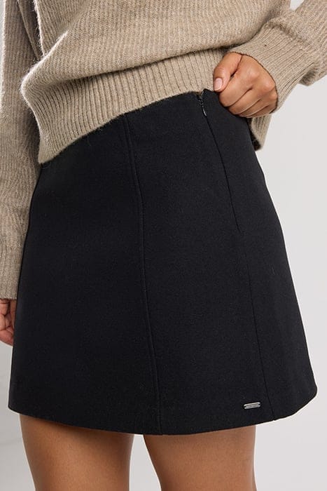 ROWAN BLACK 6