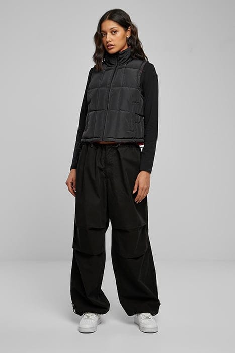 LADIES REVERSIBLE CROPPED PUFFER VEST BLACK/FUCHSIA 3