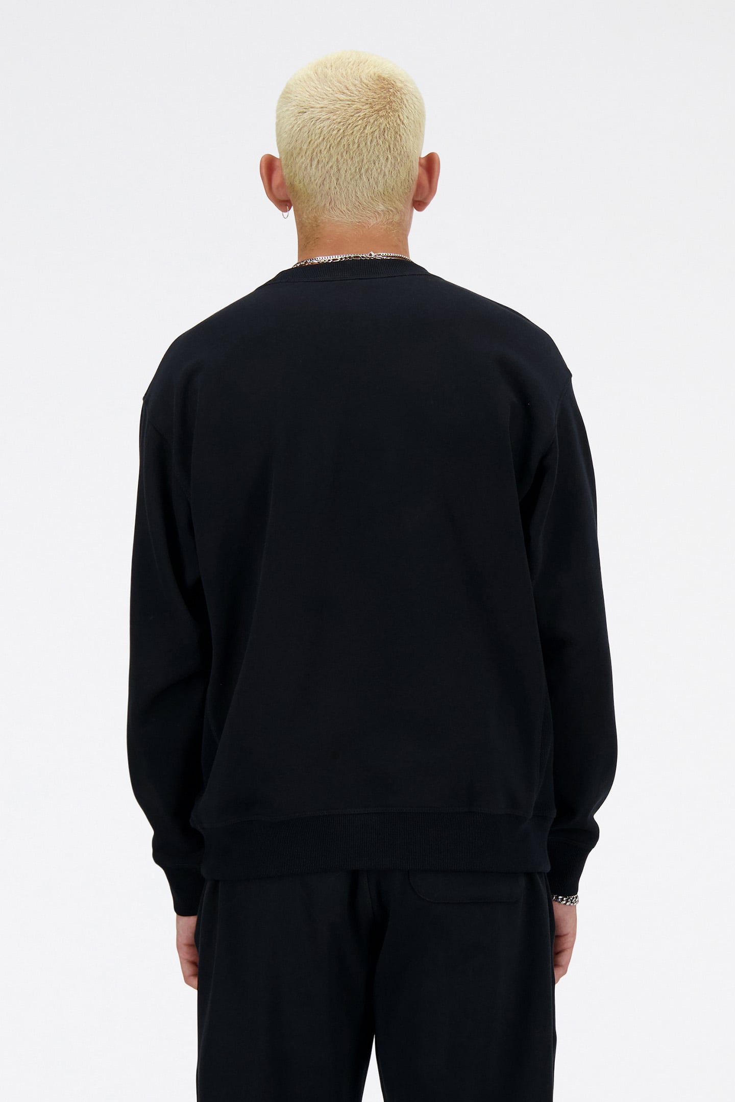 NB CREW NECK SWEATSHIRT IN BLACK (BK) 2