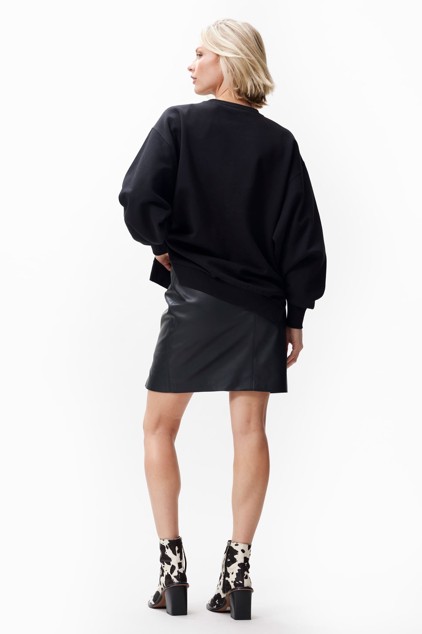 RELAXED SWEATER BLACK 4