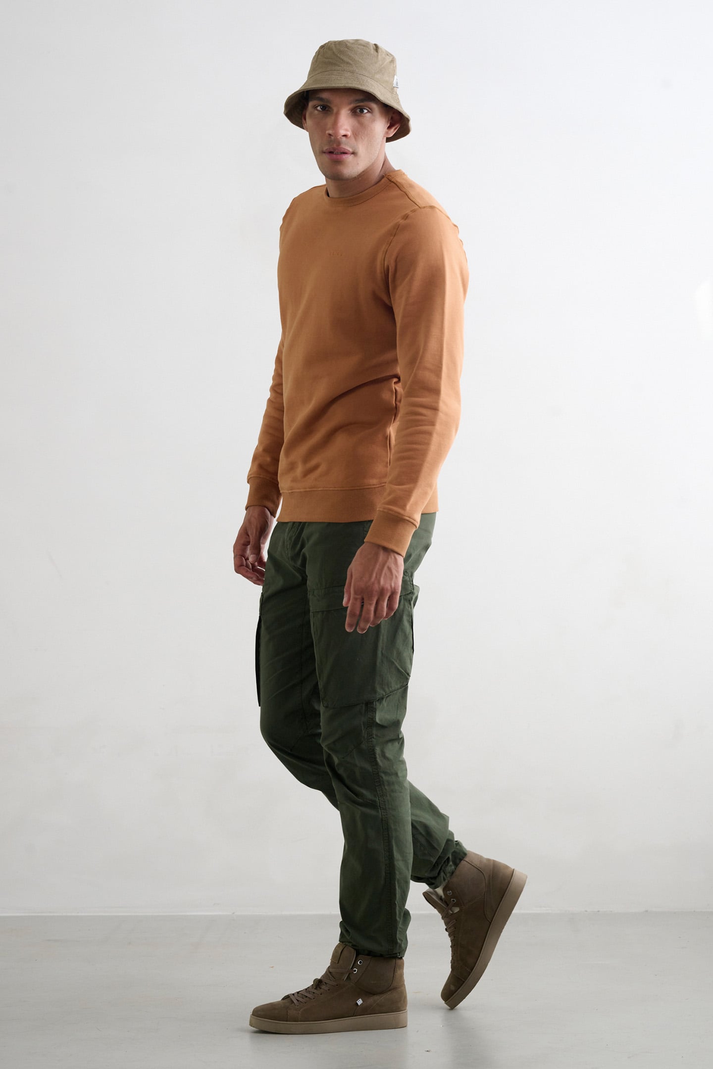 SWEATER ALMOND 2
