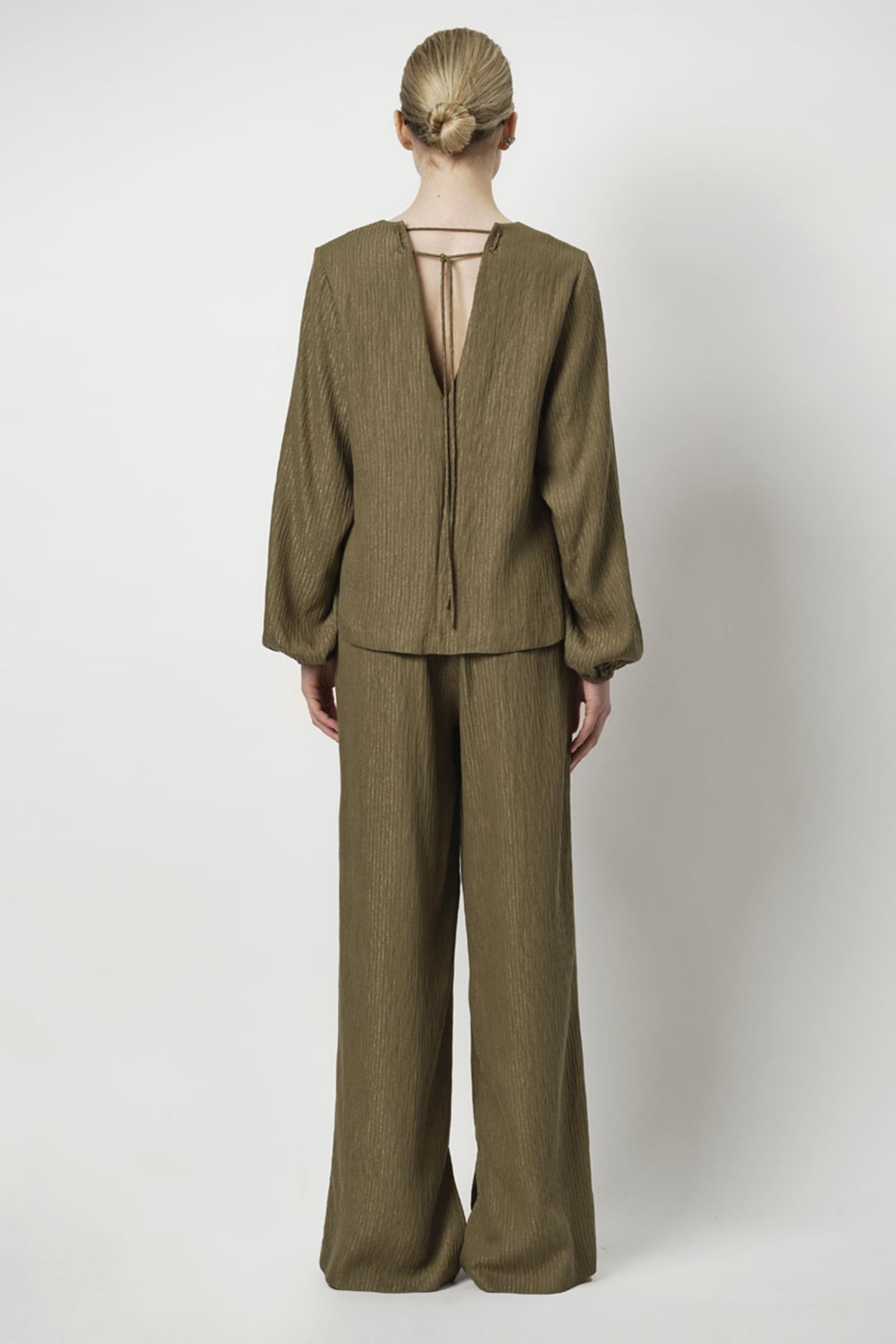 STARDOM V-NECK TOP OLIVE BALSAMIC 2