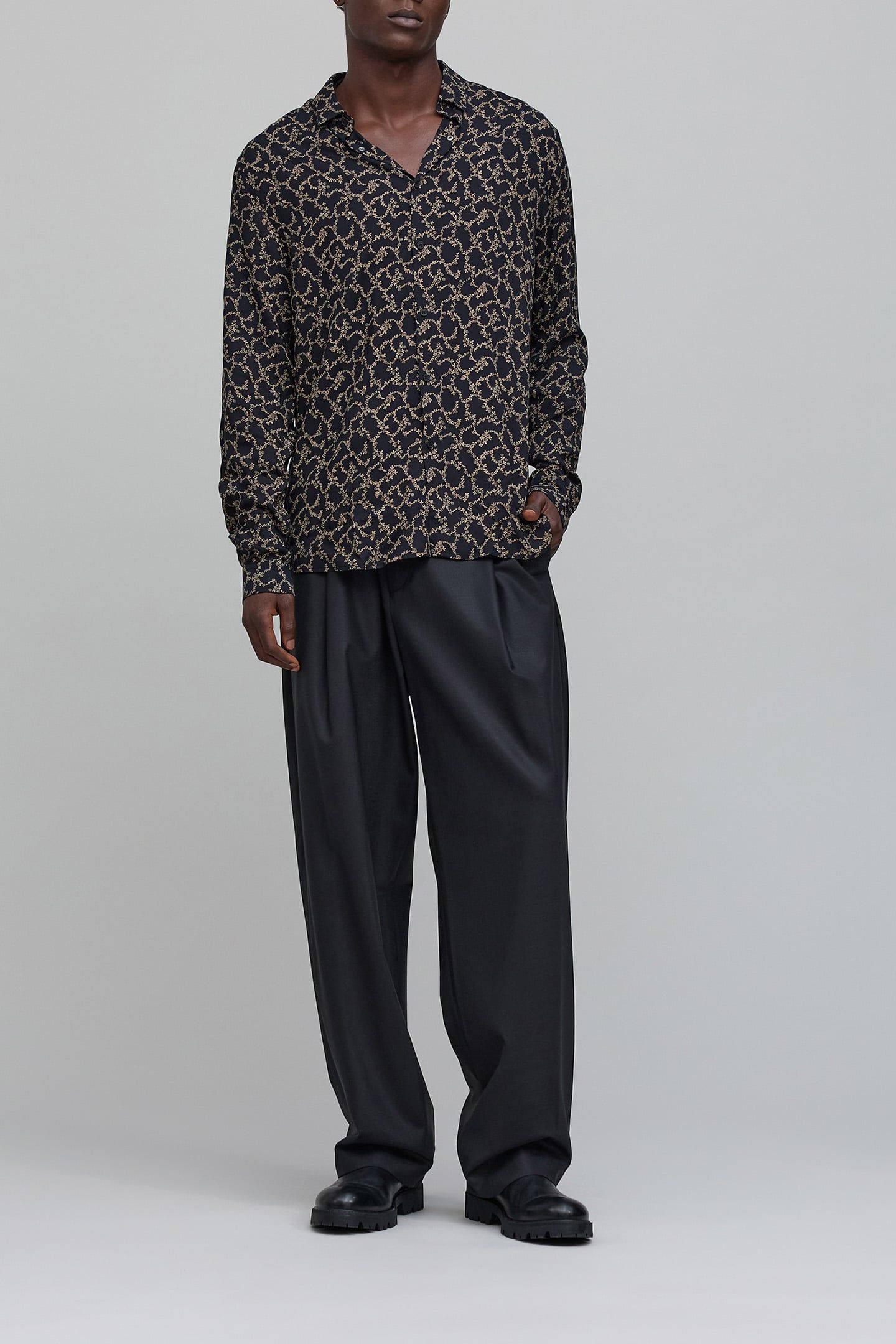 BLACK SLIM SHIRT WITH SKULL AND FLOWERS PRINT 3