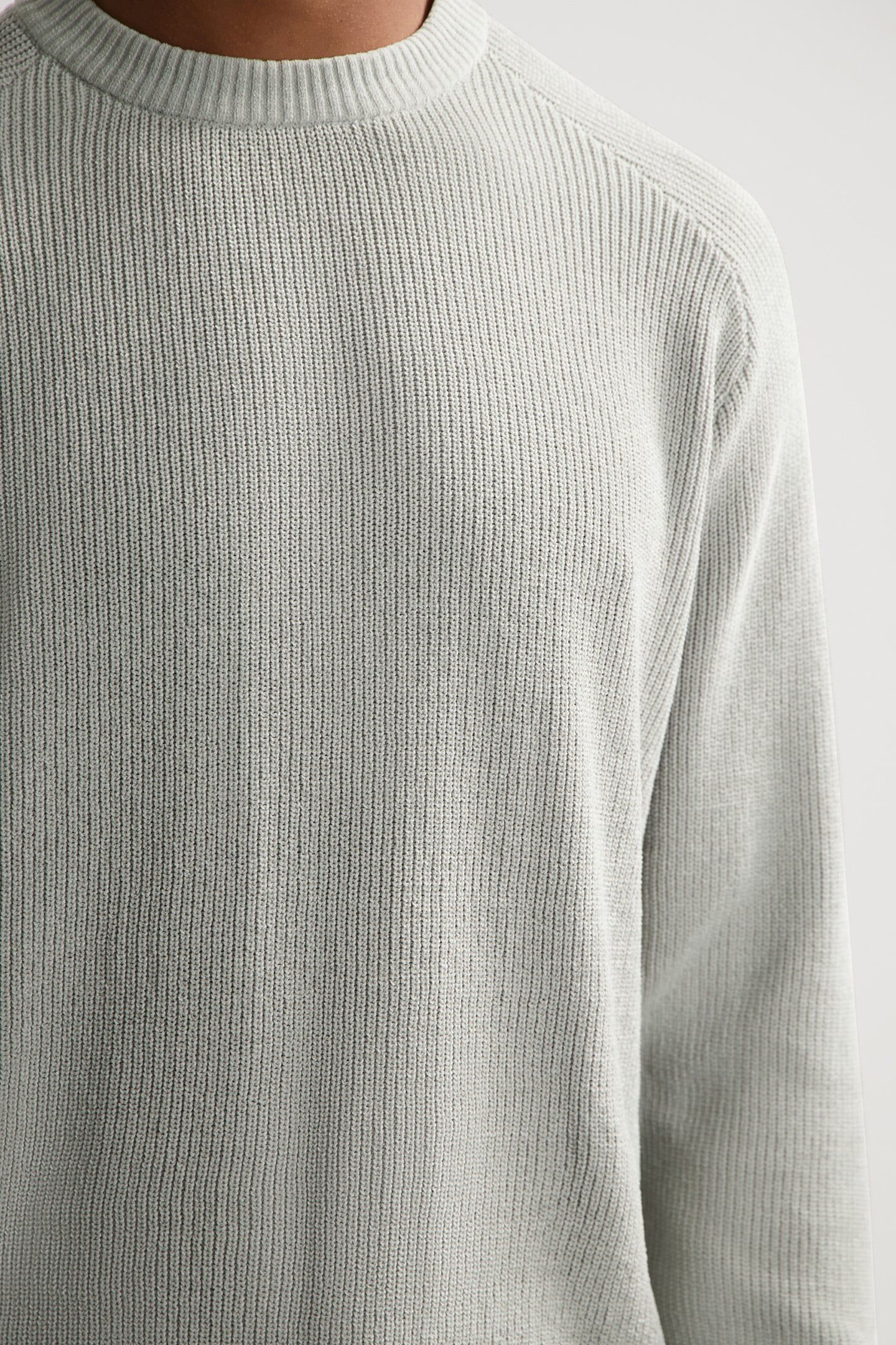 DS-CHENILLE CREWNECK GHOST GREY 5