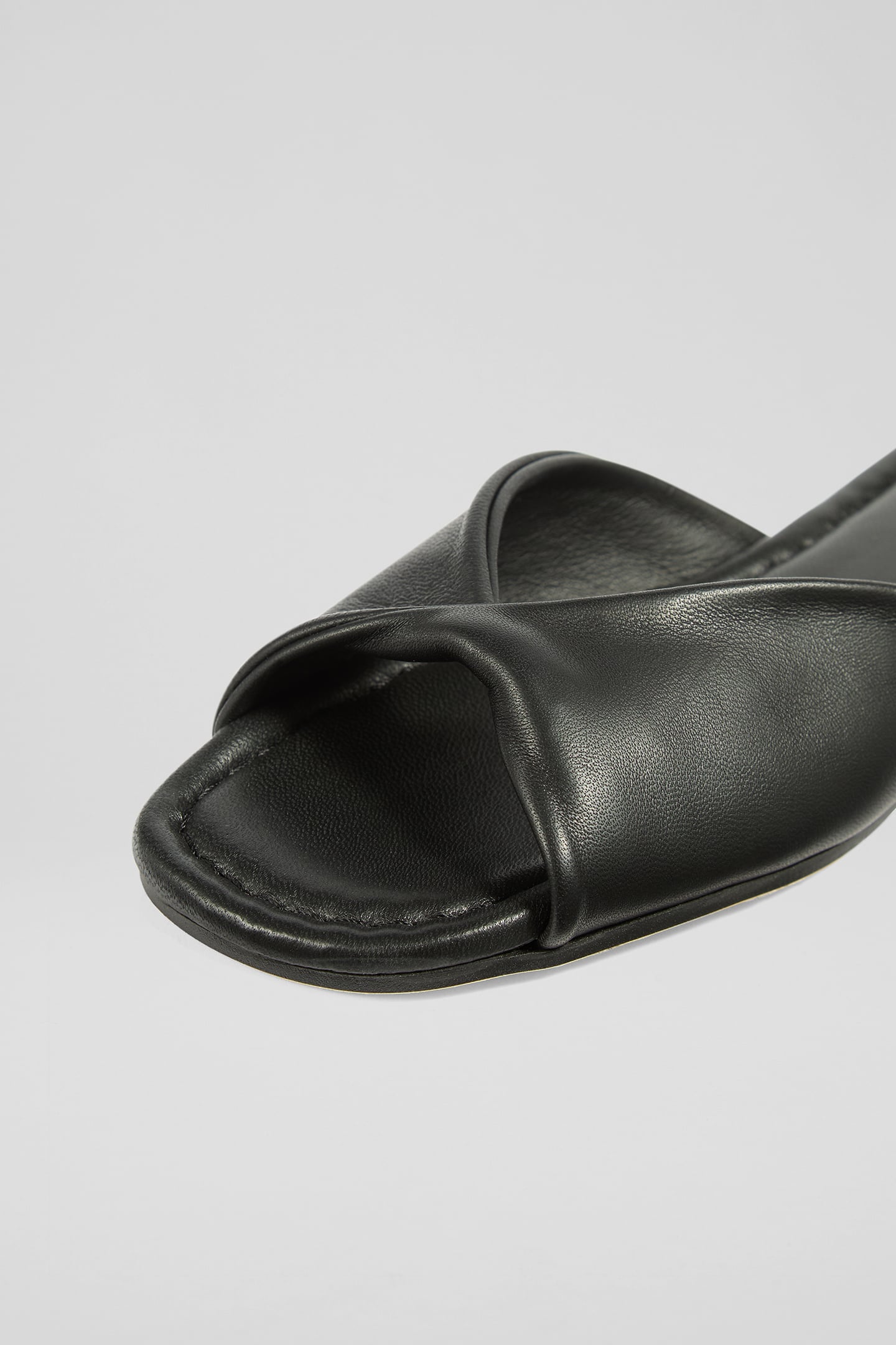 FLS CORA TWIST FRONT BLACK 4