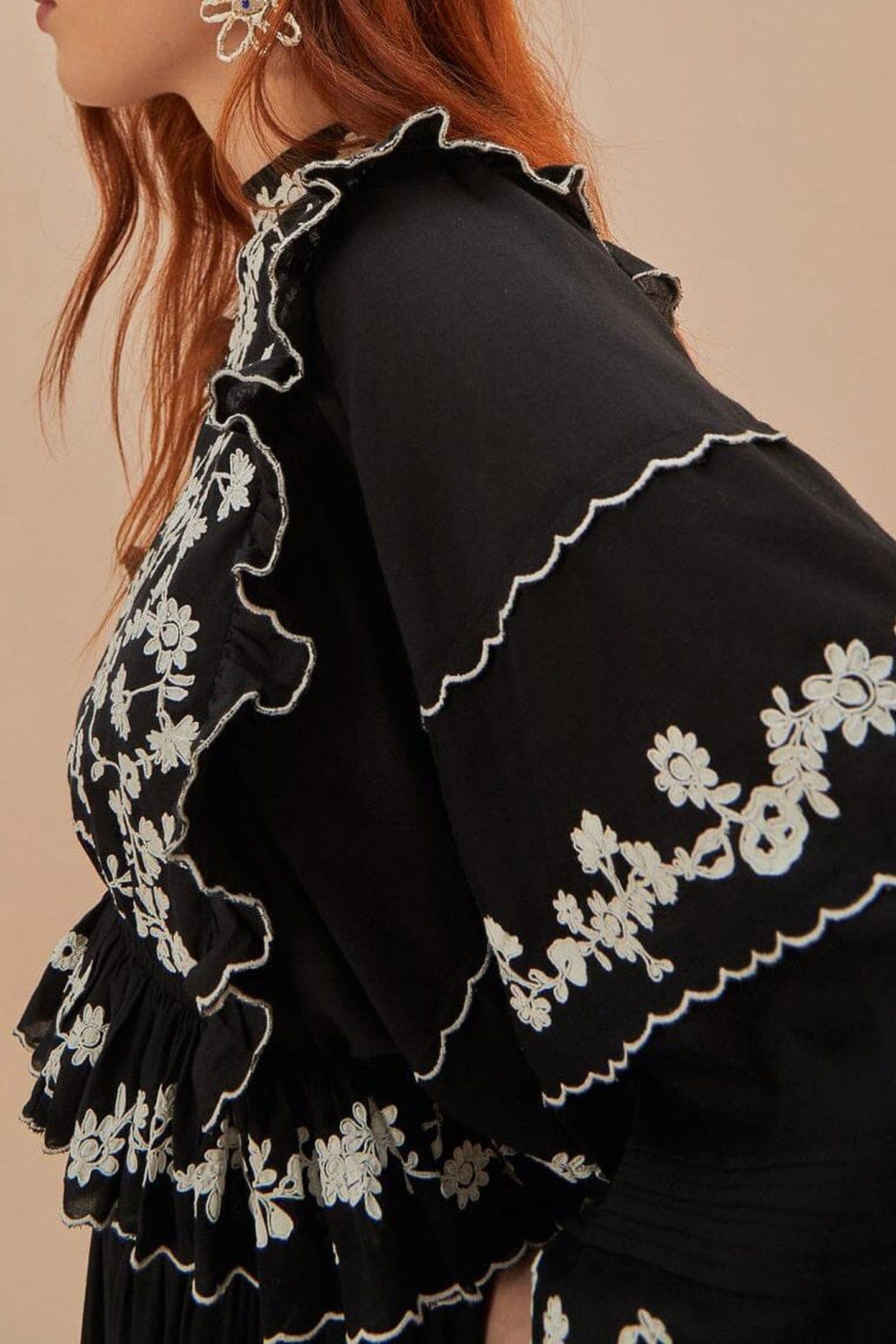 BLACK EMBROIDERED RUFFLE LONGE SLEEVE BLOUSE 3