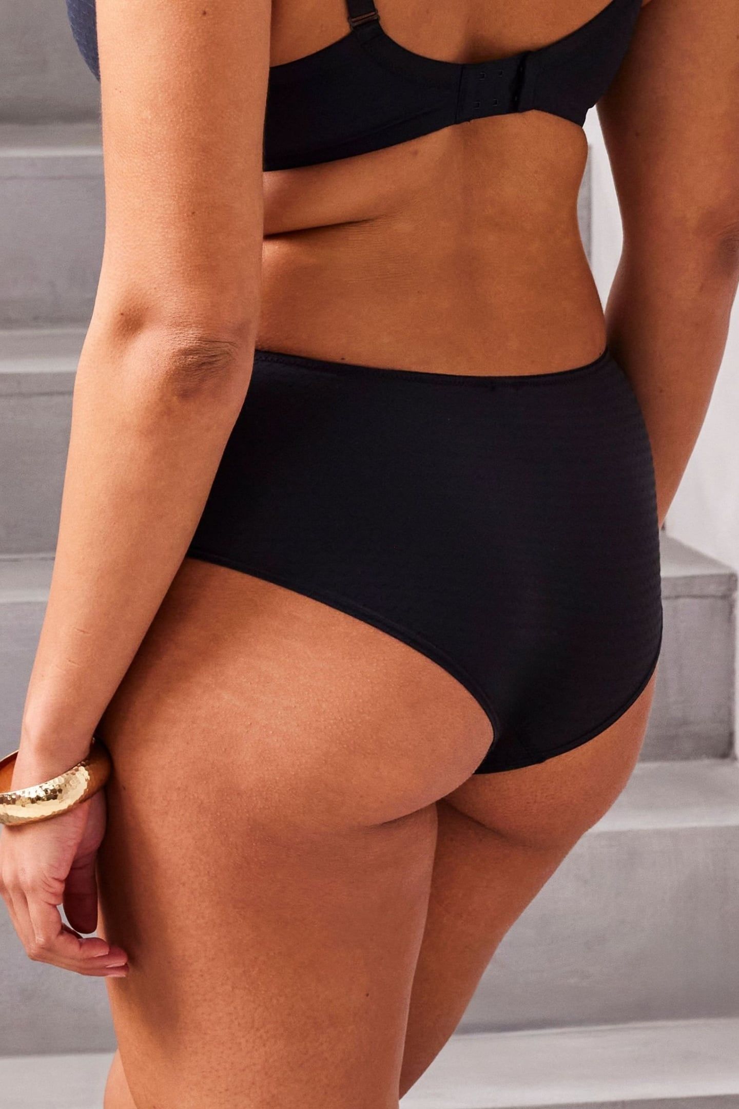 SHORTY ZIGZAG BLACK 2